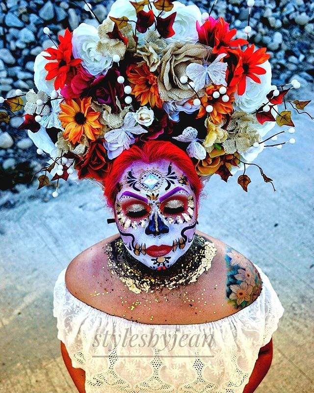 Styles by Jean is Artesana Mixed Media Artist. Custom Flower Crowns, flower accessories and more. Certified, licensed creative artist. Creates MUAH for any occasion.⁠
@stylesbyjean @jeanscustomdesign #stylesbyjean#mua#makeup#facepaint#catrina#catrina