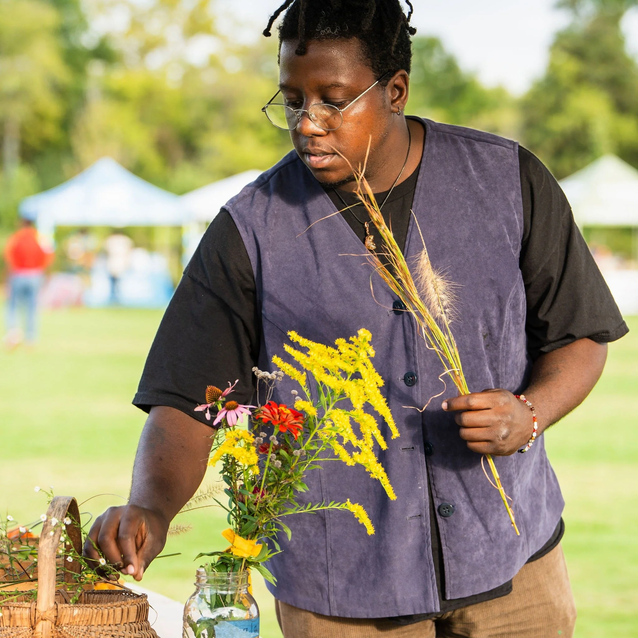 🎨🧵 Come get crafty at Pear Jam presented by Freeland Auto on Saturday, 3:00-7:00 p.m.

Try your hand at a natural dye demonstration, bouquet arranging, and tie-dye, and discover plenty of ways to make, create, and take inspiration home with you. An