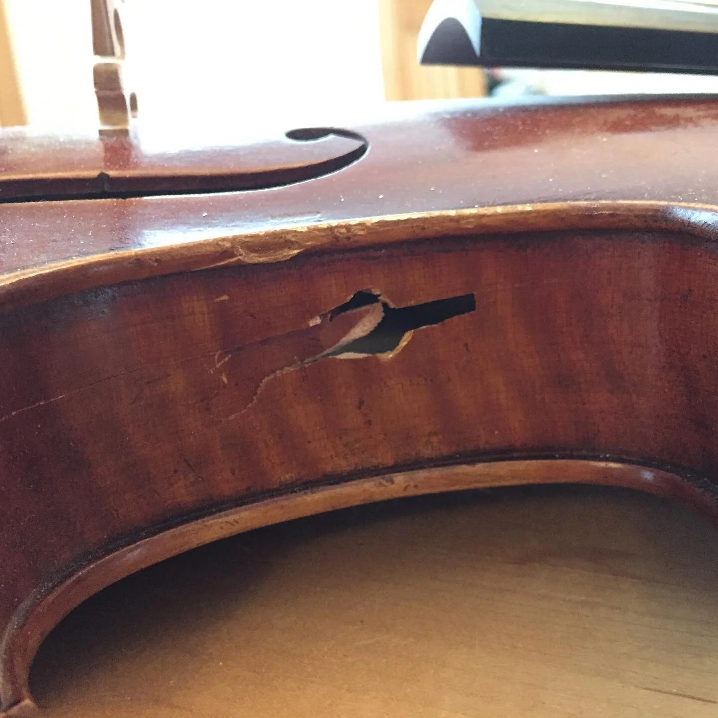 Yep... that&rsquo;s my viola folks. 😐 I was practicing scales when my chin-rest popped off, resulting in my viola landing on the floor and sustaining the nasty injury you see here.  Hopefully I&rsquo;ll be able to get it repaired soon. 🤦&zwj;♀️