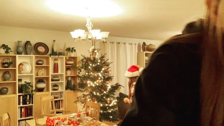 Christmas decorating antics, involving wearing funky hats while decorating both the tree and @evasmilekmusic 🎄 

Hopefully some Christmas music coming soon 😁

#christmas #advent #christmasmusic #christmasdecor #christmasdecorating