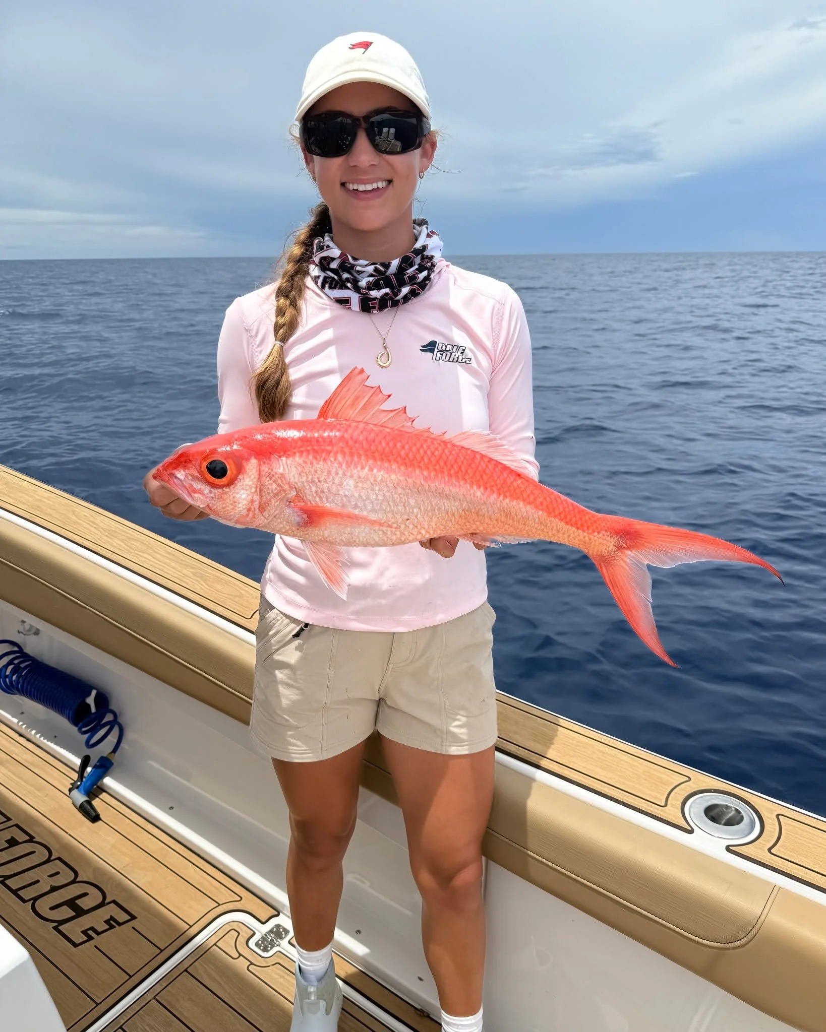 Finally had the chance to break in our new battery operated electric reel from @pennfishing 🙌🏼 We threw it on one of our bottom rods and sent a chicken rig down to 1100 feet 🦑 Happy to say we got into the queen snapper, and the reel had the power