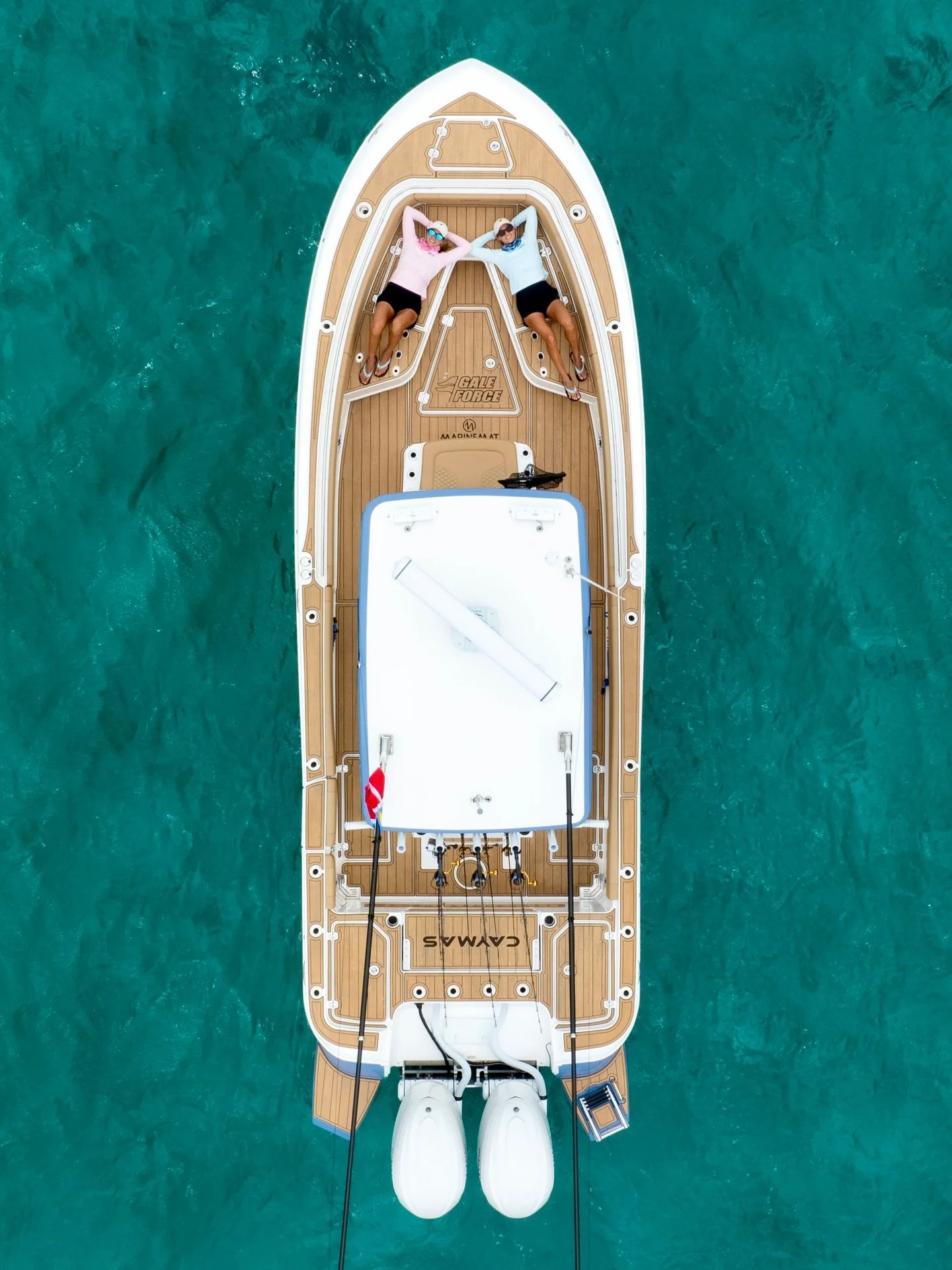 The 29’ Hybrid Caymas aka The Show Force has its own boat tour video now live on YouTube 😆 head to YouTube.com/GaleForceTwins to watch 👀
📸 @christian_hoffman 
Gale Force Twins | Boat Tour | YouTube | walkthrough | Bahamas | boating | Flori