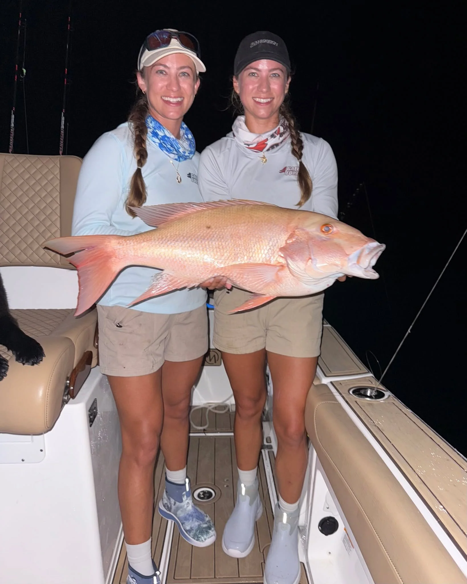 Winner winner mutton dinner 🎣 Although we were targeting the cubera snapper, we are NOT complaining about this stud mutton caught on the wrecks at around 2am on our @pennfishing 7500 slammer 😅 Emily fought hard with her drag on lock to beat the sha