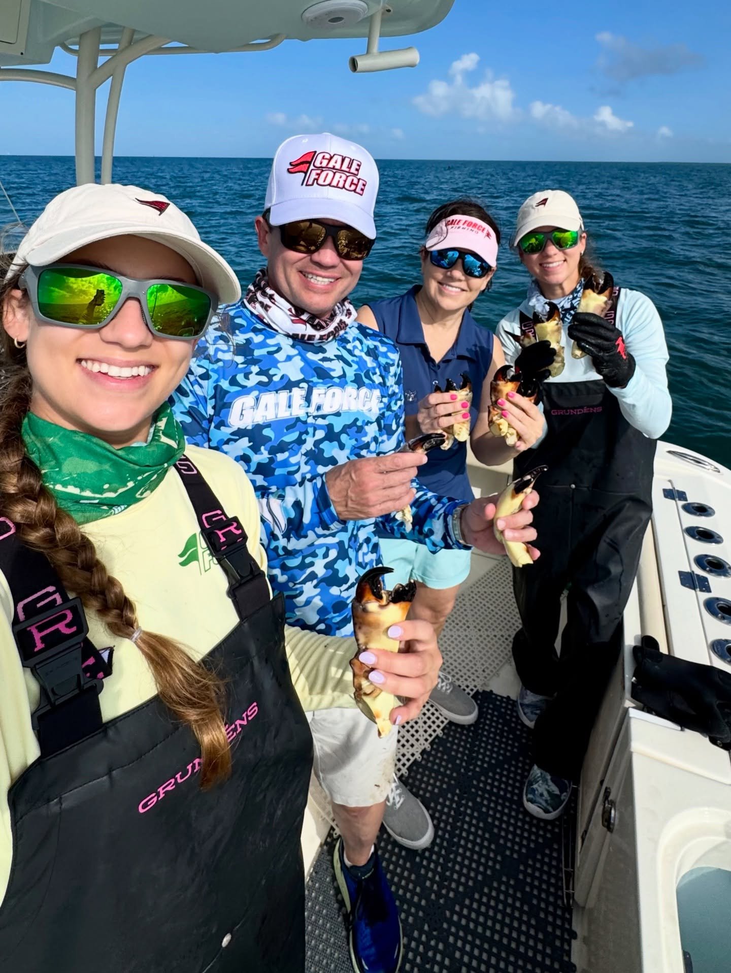 Some much needed family crabbing time this holiday season 🎄🎅🏼 

Stone Crab | crabbing | crab claws | harvest | Florida keys | Christmas | Tropical | ocean | saltwater | trap | Gale Force Twins