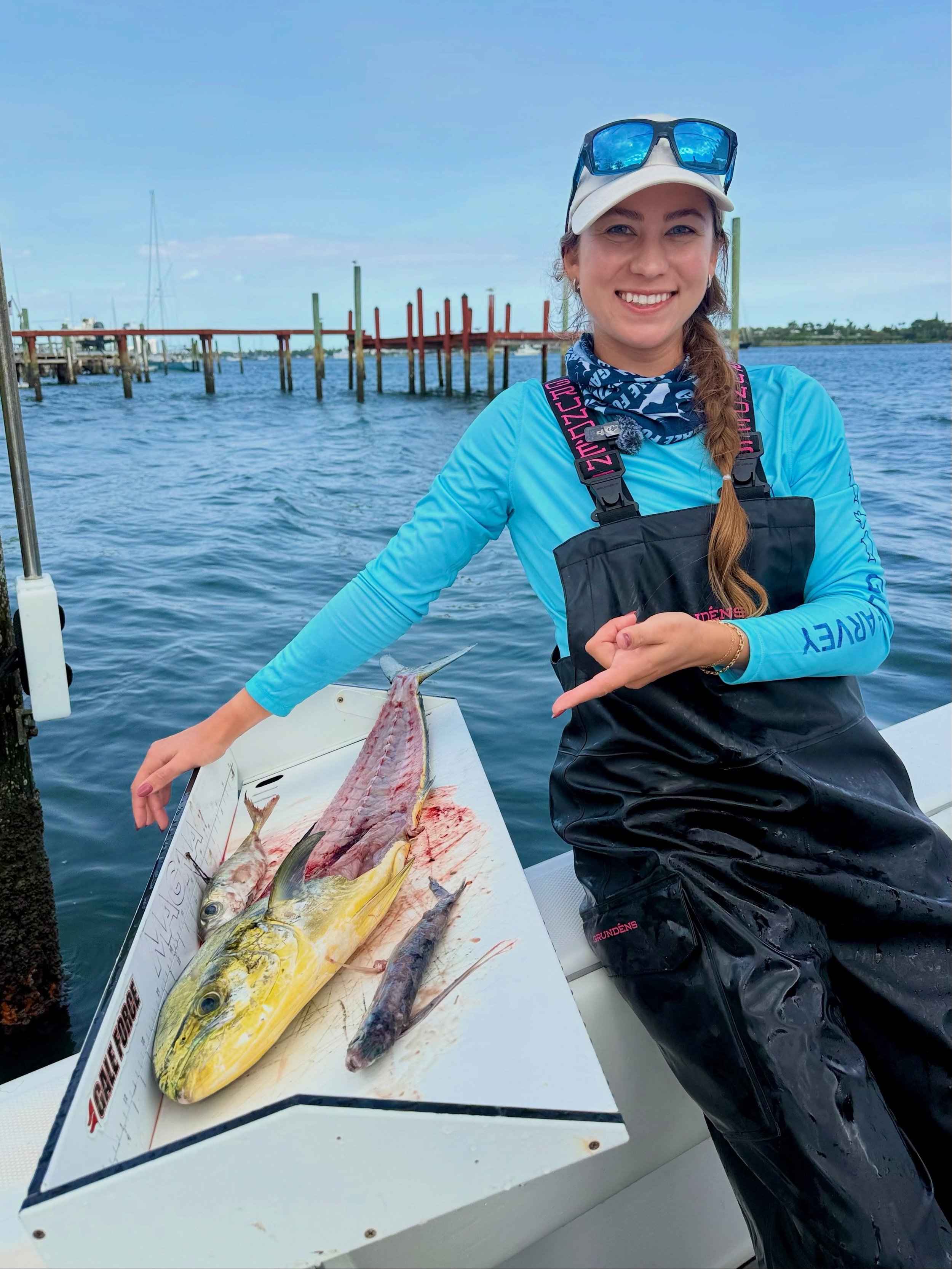 Have you ever gotten your bait back from your catch?! 😅 Not only did we get our goggle eye back, but we also found a flying fish in the belly of this mahi 🐟 No wonder these fish grow so fast. Mahi can grow up to 3 inches per week, and after seeing 