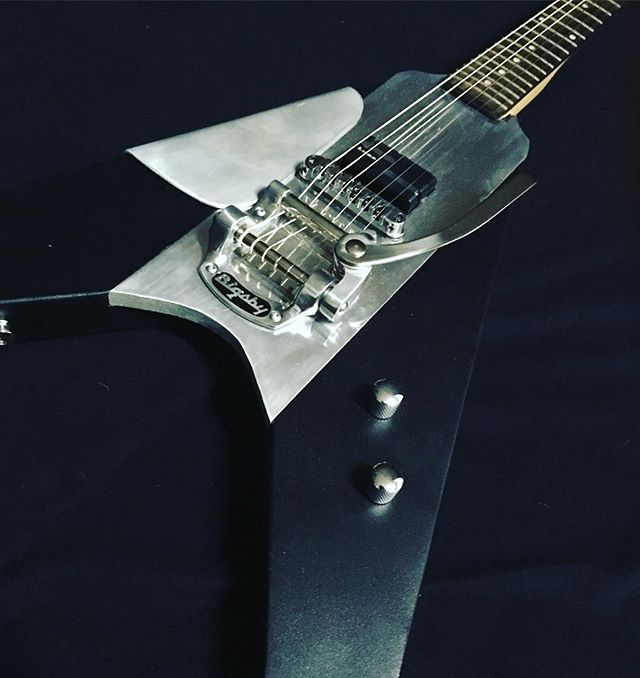 Remember the time I destroyed a Dean V...... Good times....
#flyingv #deanguitars #immune2cobras #i2c
#customguitar #lacesensor