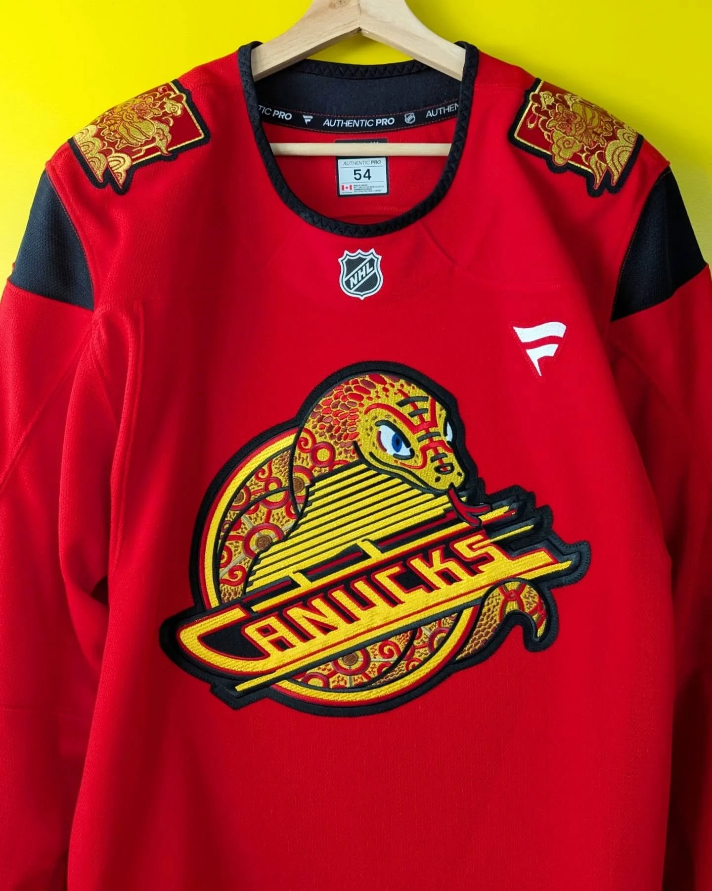 A special delivery arrived just in time for tonight's full moon which marks the end of the Chinese New Year celebrations. I was mostly sick during the past two weeks and missed out on my family's CNY dinner, so receiving&nbsp;this custom Canucks jers