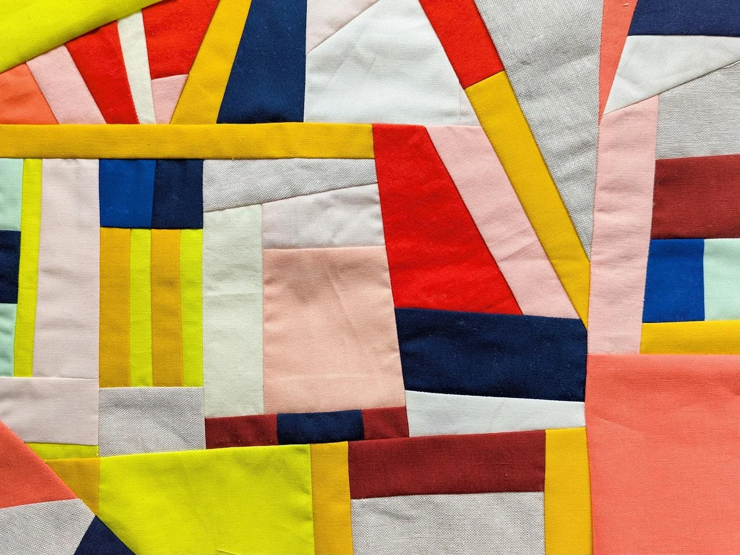 Rainy day reorganization and tidying up my pile of class samples. This beauty was from a session where I introduced an improv piecing technique using leftover scraps. The free form nature of this exercise feels very counterintuitive to the precision 