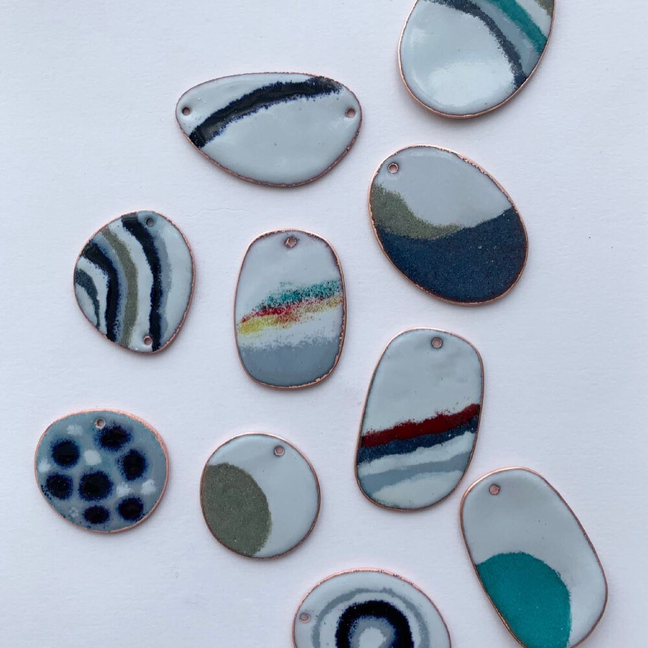 ONE SPACE REMAINING! Sunday 25th July, 10.30am - 4.30pm 🌟🌟🌟
.
We only have one space left on our new enamelling workshop, run by the fantastic silversmith and jeweller @emwilsondesignermaker. In this full day workshop you will learn how to enamel 