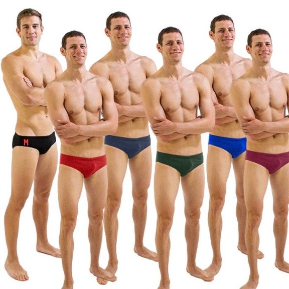 Maillot modèle brief, marine, avec logo sur fessier droit