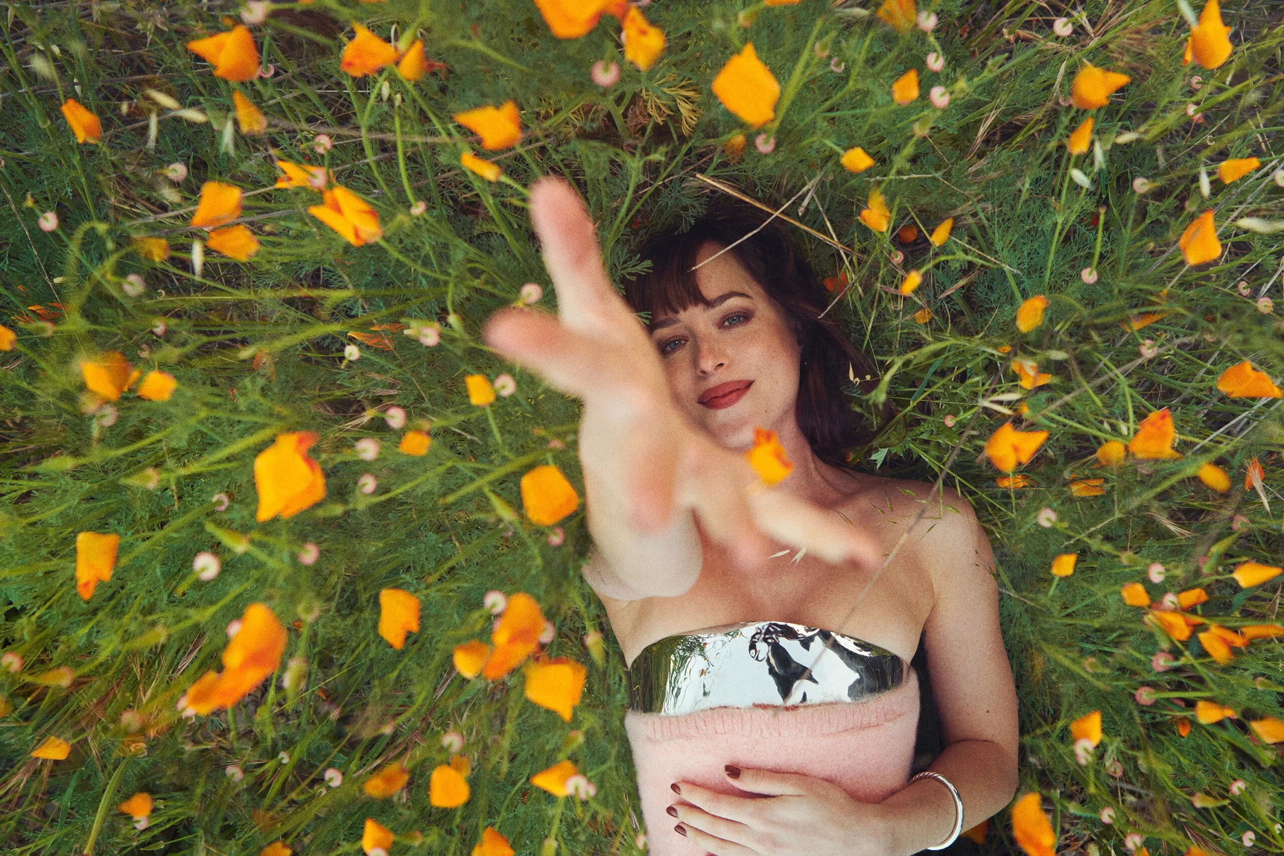 20220412_VanityFair_DakotaJohnson_07_0143_04-scaled.jpg