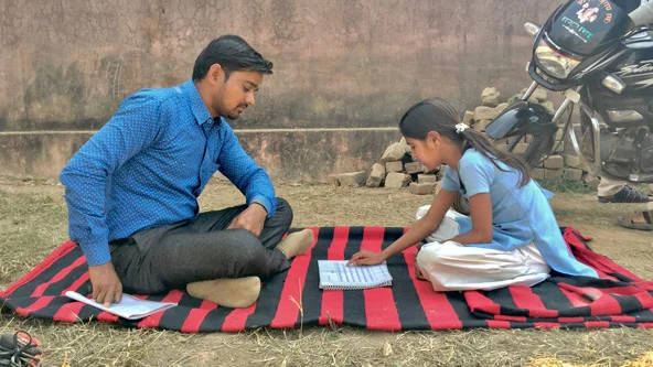 A school-going girl completes the ASER evaluation as part of IDinsight’s evaluation of the world’s first development impact bond.