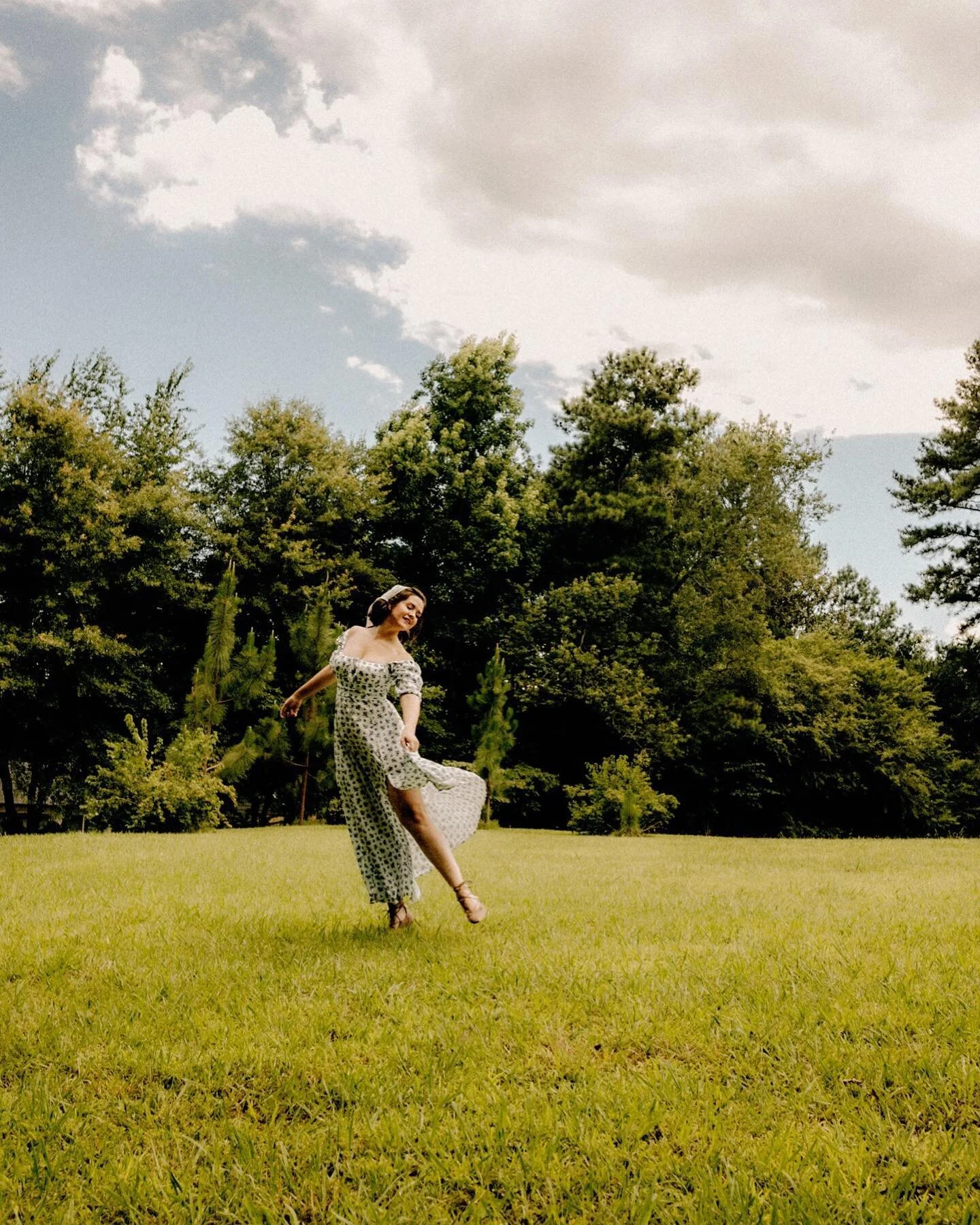 The hills are alive with the sound of music ⛰🎶
.
.
.
.
.
.
.
.
.
.
#shannoncoenphoto 
#gaphotographer 
#georgiaphotographer 
#discoverportrait 
#atlphotographer 
#Atlantaphotographer
#lifeispeople
#acertainslantoflight 
#lifeofadventure 
#exploretoc