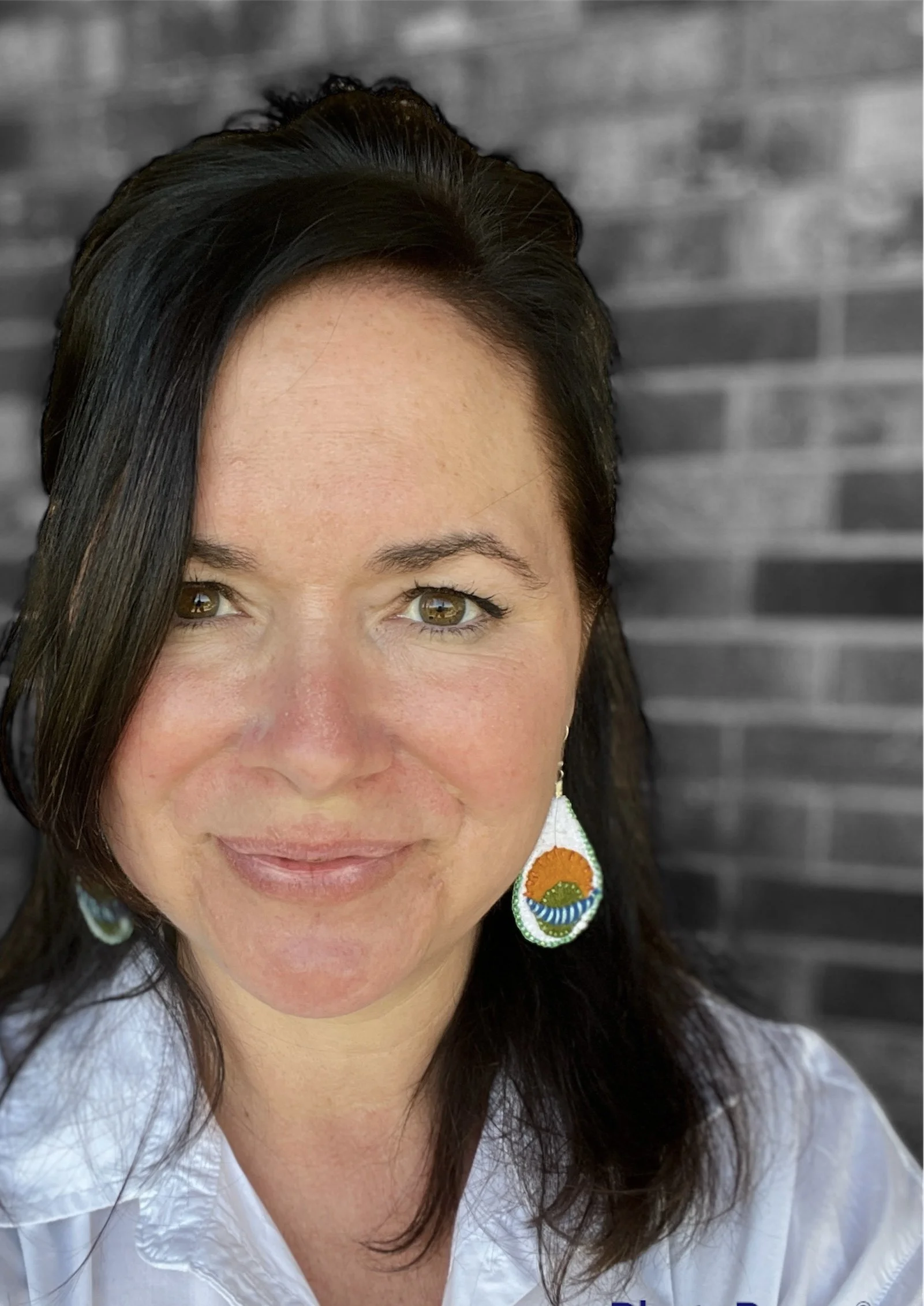 Headshot of Artist Nichole Gronvold Roller Bio image (1).jpeg