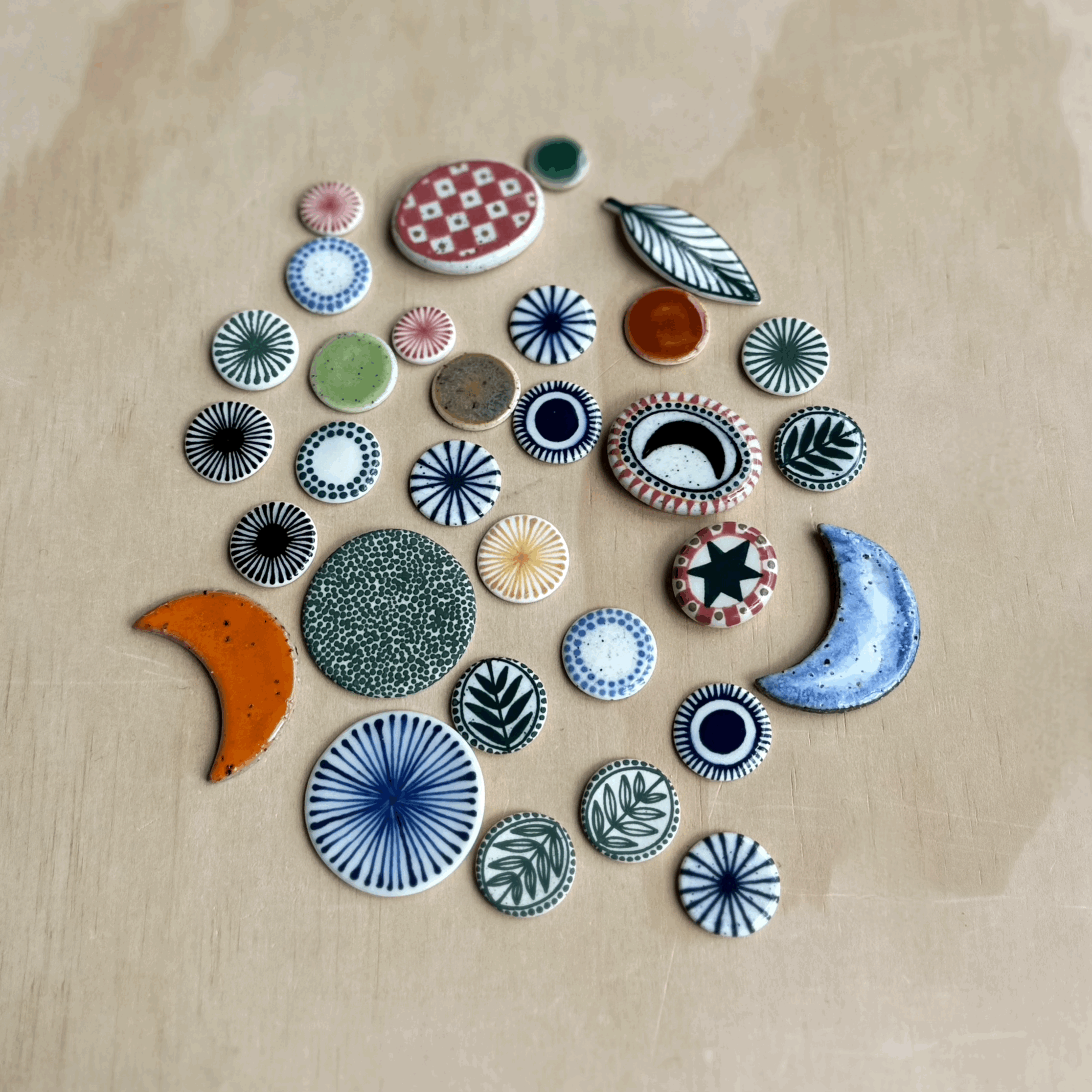 Pack of 30 Seconds Stud and Brooch Pieces - Mostly White Clay