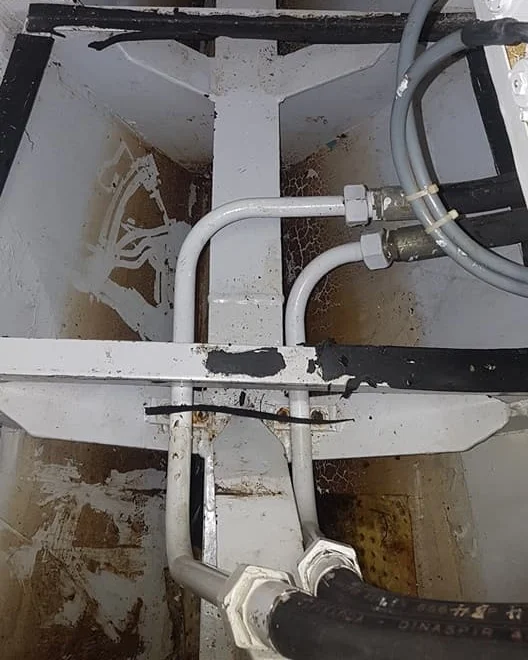 ENGINE ROOM LAZARET BILGE CLEAN & REFINISH BEFORE