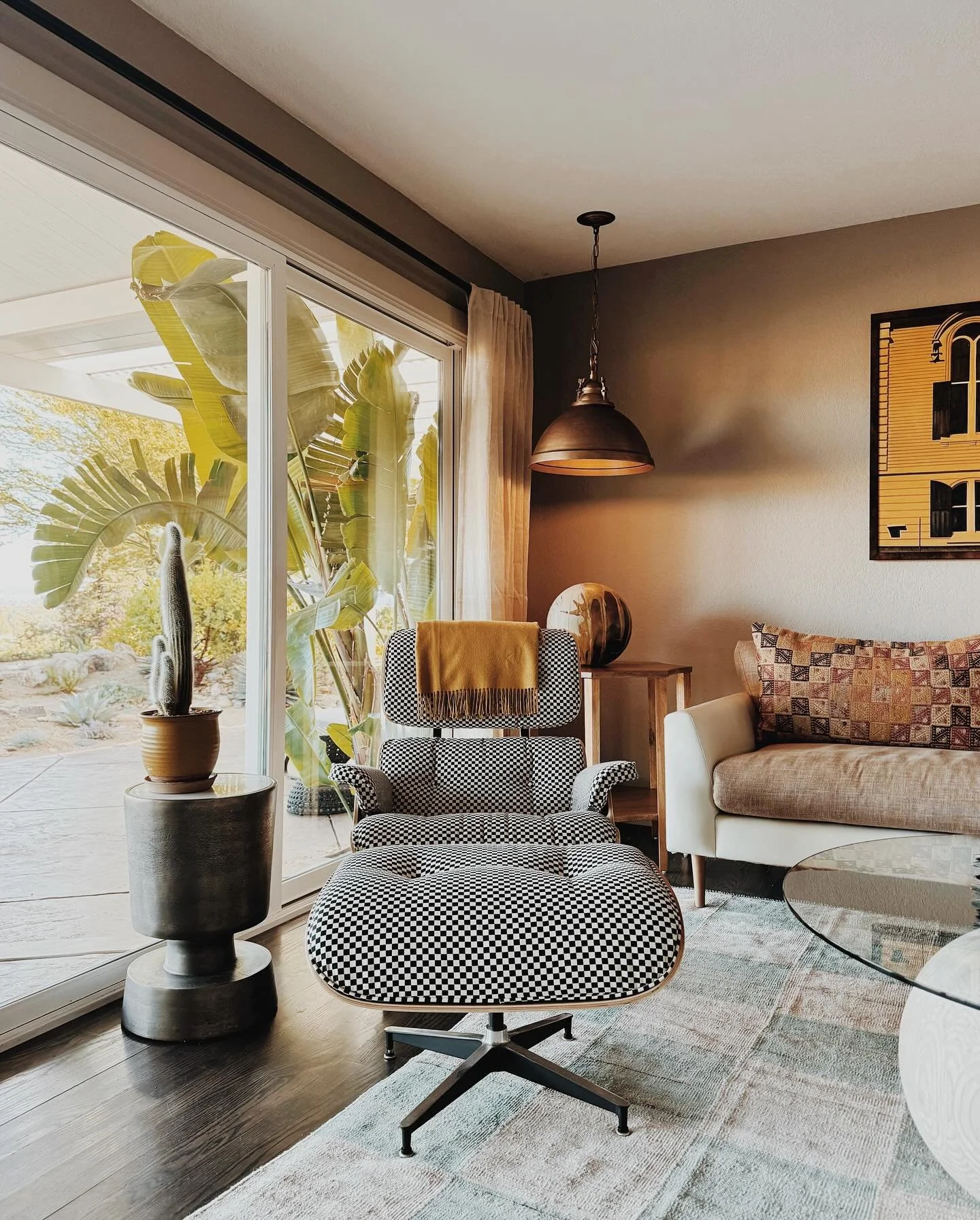 A moment for this custom Eames chair💫 It was the much anticipated final element in this living room design, and it perfectly completes the space while adding a modern edge to a classic MCM piece. Not shown: the sweeping vistas of Mt. Diablo our clie