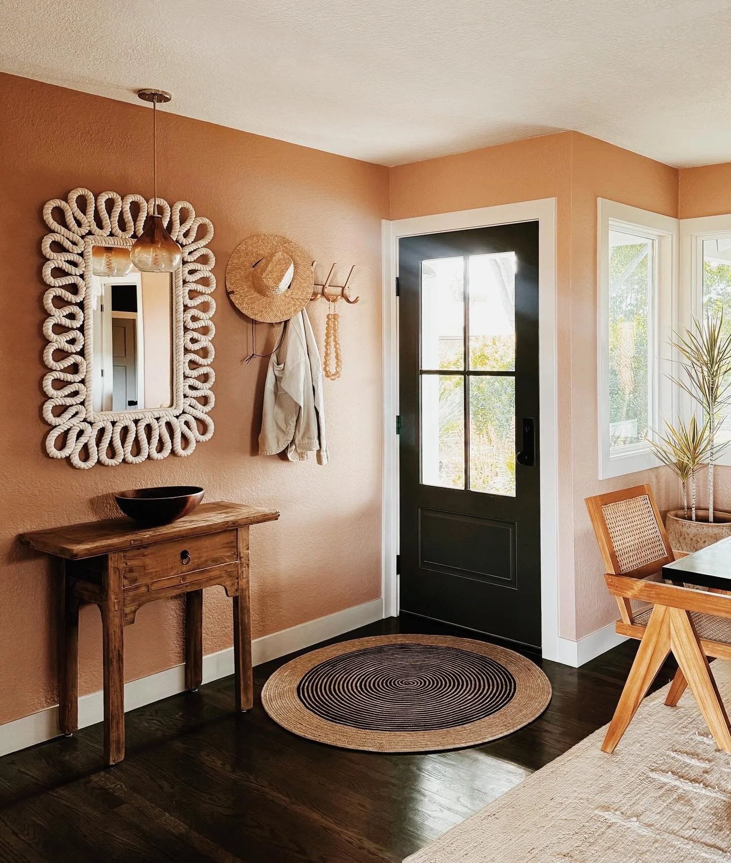 A warm welcome : designing entryways to feel like that first hug when you arrive 

- For this project the client chose a soft terracotta tone which extends from the dining area and distinguishes the entry as a separate space from the hallway 

- We r