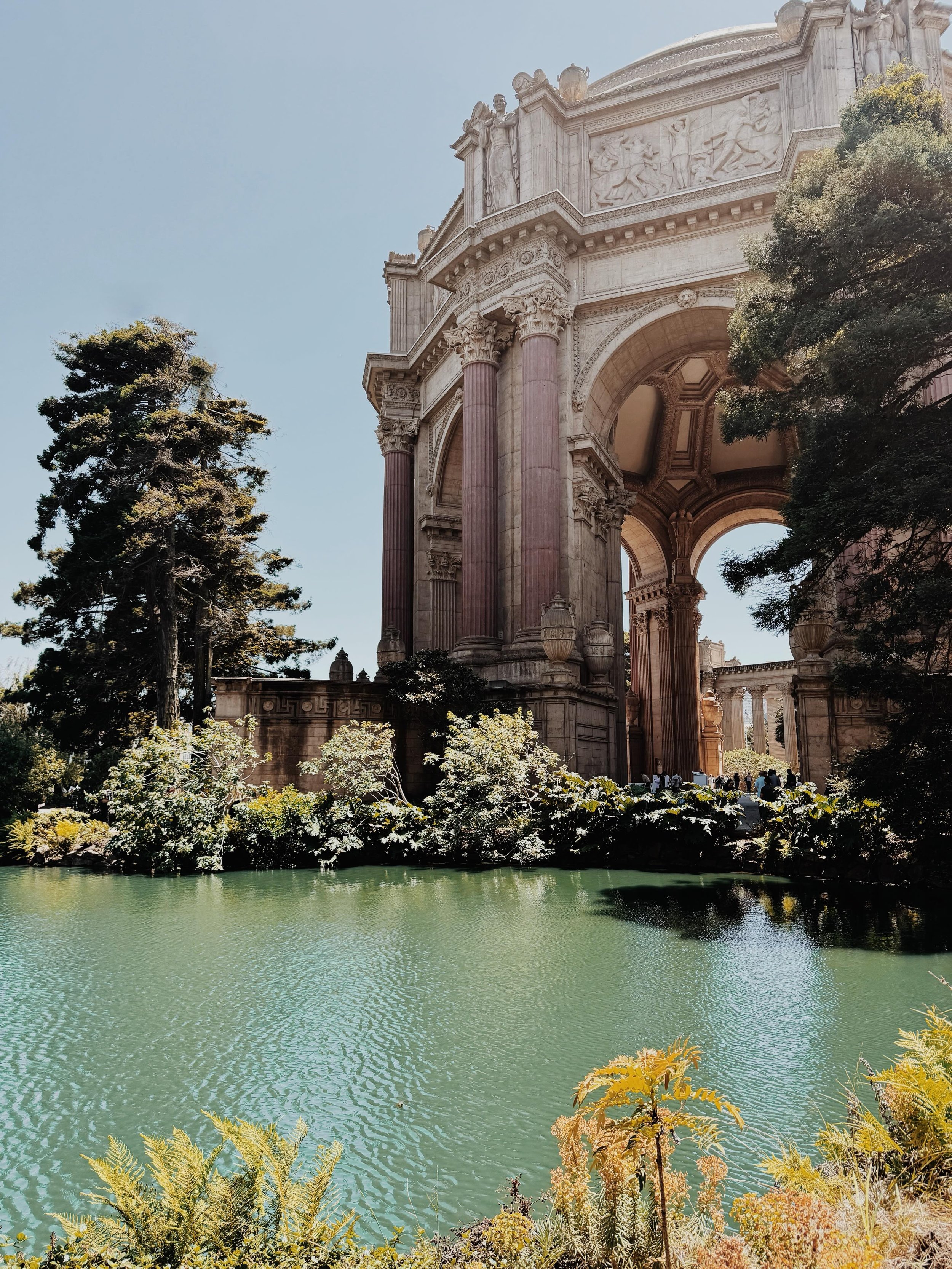 Ruins in the city: what an auspicious place to celebrate a union! Gathering for friends&rsquo; wedding beneath the Palace of Fine Arts &mdash; arguably the most iconic building in the city &mdash; felt like peak San Francisco magic.

Designed by lege