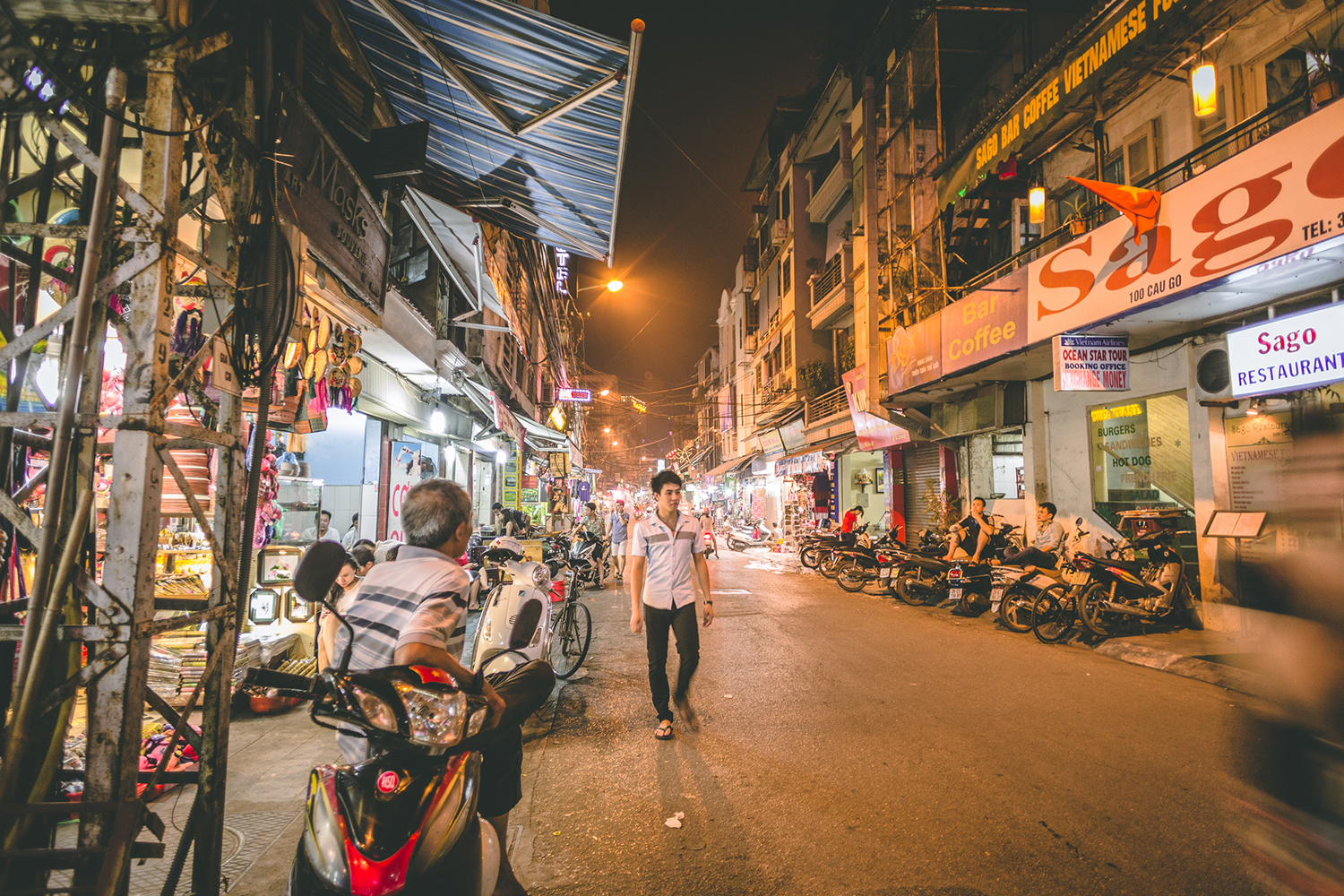  2014  Hanoi, Vietnam Canon 6D, 20mm 