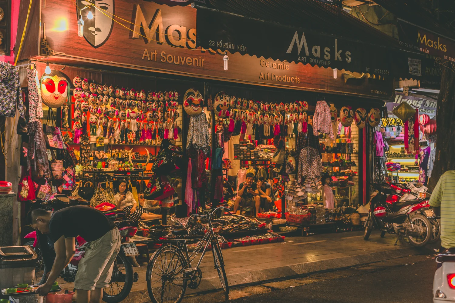   2014  Hanoi, Vietnam Canon 6D, 50mm 1.2L 