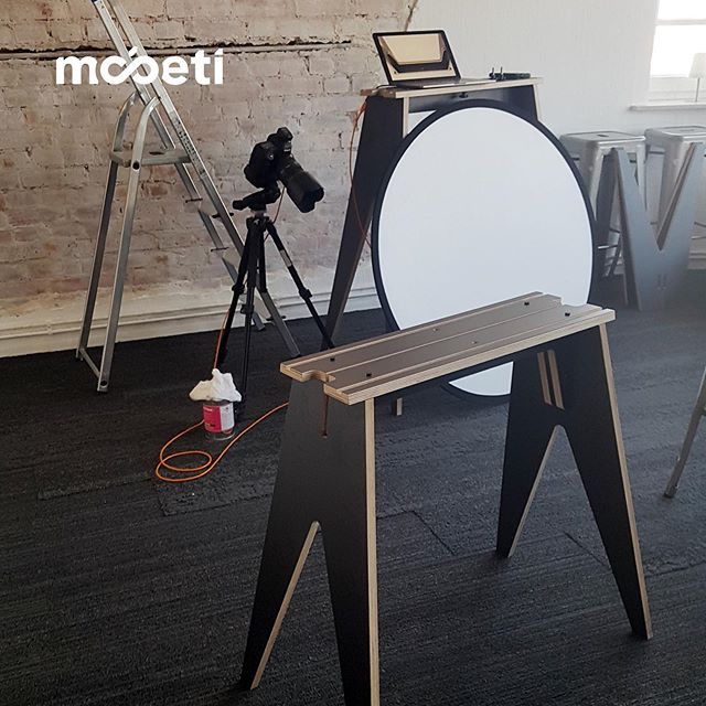 setup for a new product manual ⠀⠀
#fotoshooting #mobetiyourspace #weloveteams #designthinking #workshopfurniture #mobeti #furniture #worklab