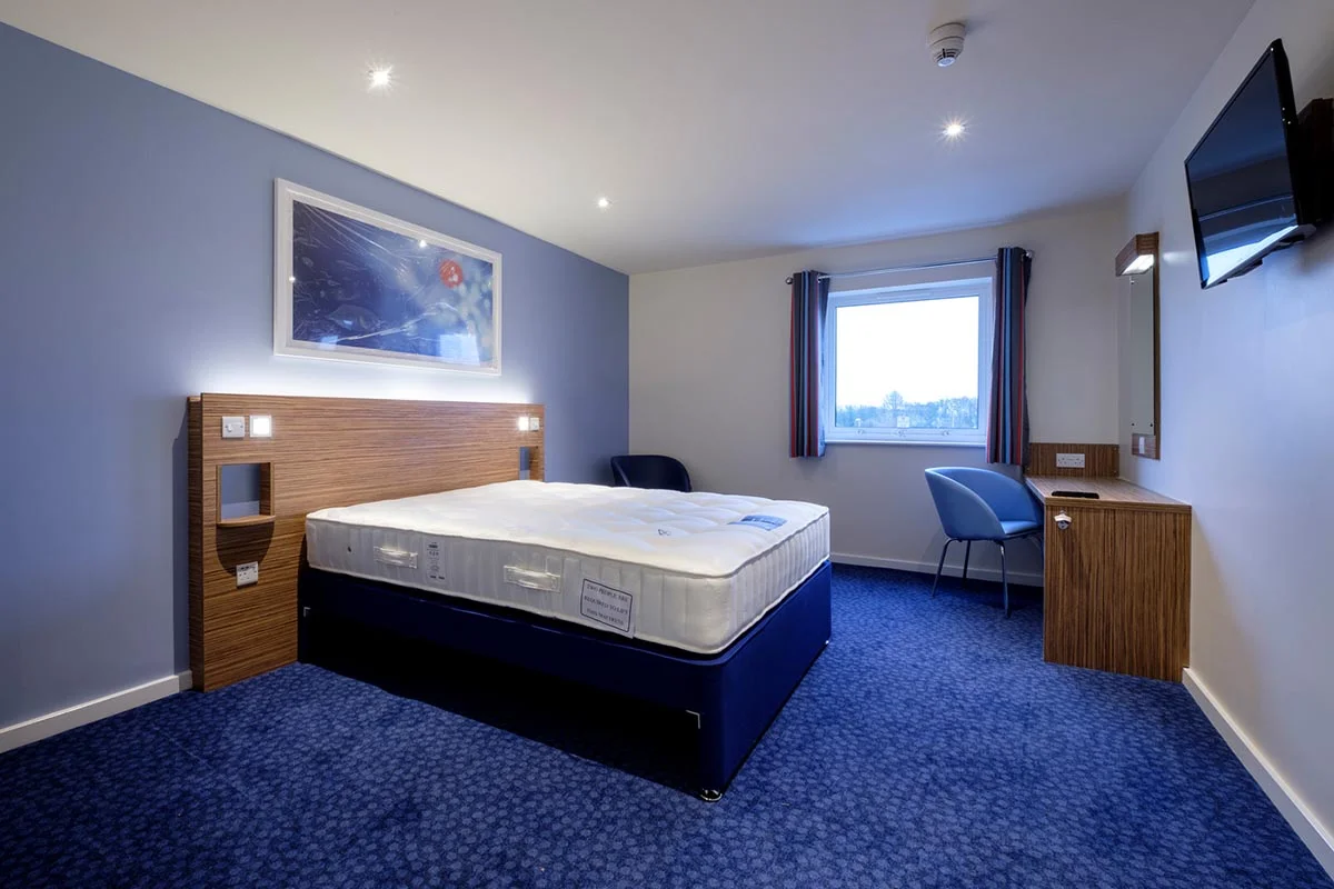 Travelodge hotel Andover bedroom