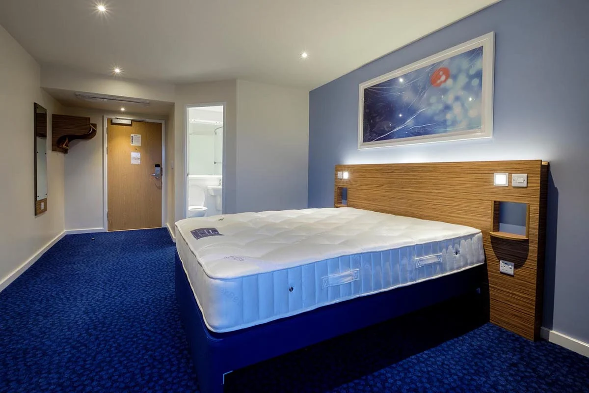 Travelodge hotel Andover bathroom