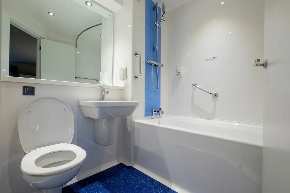 Travelodge hotel Andover bathroom