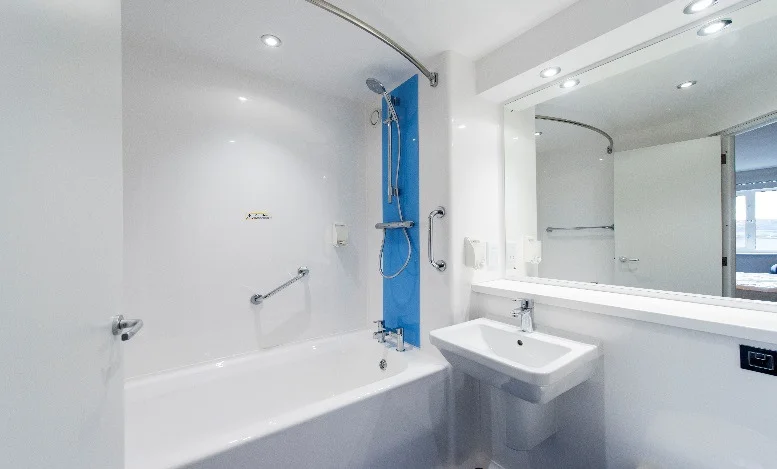 Travelodge hotel Southampton bathroom