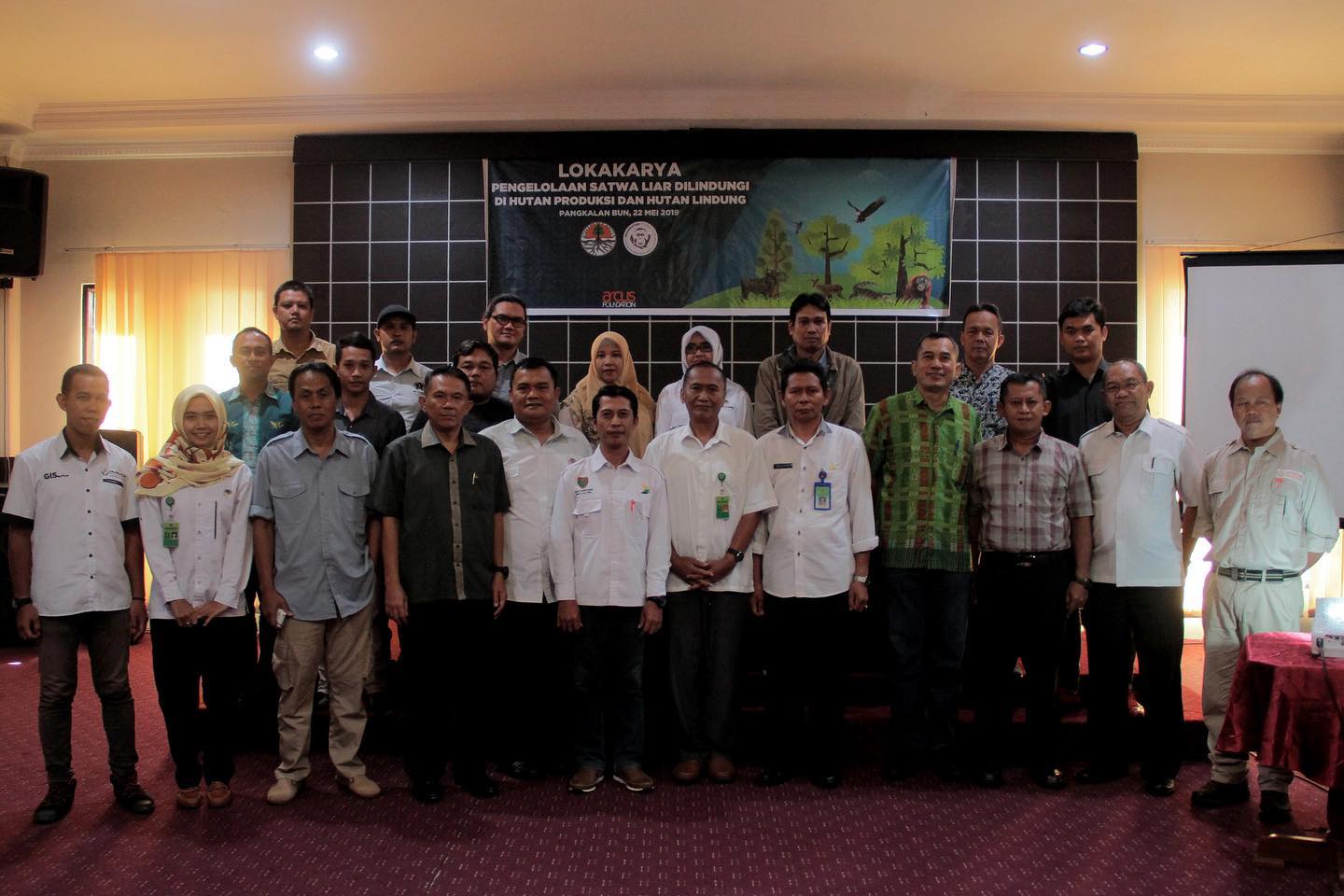 Workshop participants including Directorate of Biodiversity Conservation (KKH), Ditjend KSDAE-Ministry of LHK, Central Kalimantan Orangutan Forum (Forkah), Central Kalimantan Forest Service, Orangutan Foundation (OF-UK Indonesia), Korindo Group, Wilmar Group, and Central Kalimantan BKSDA.