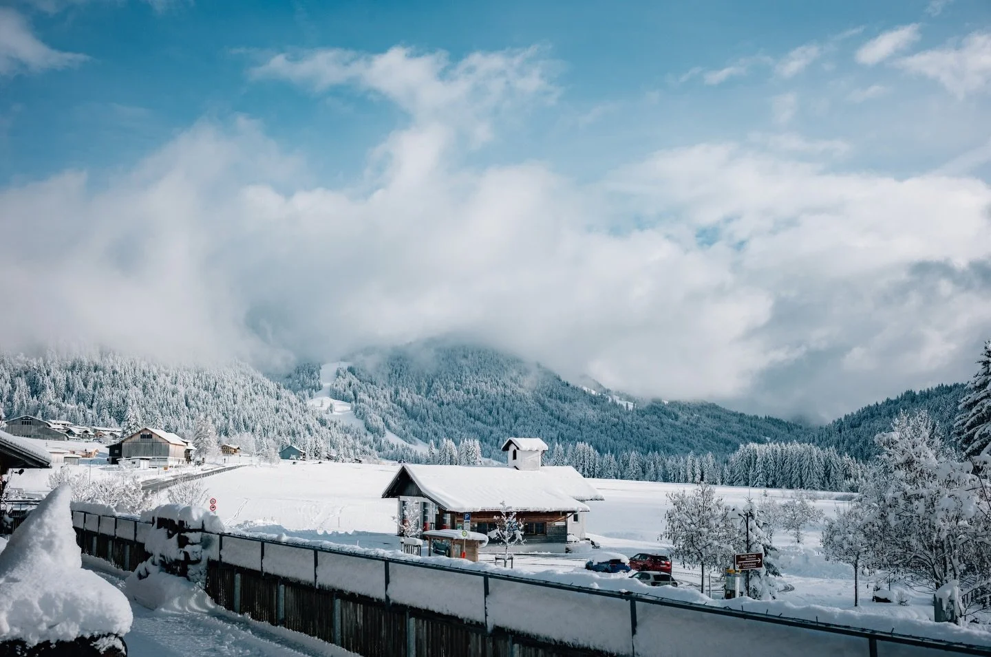 Uuszyt 🎄 I glaub mir g&ouml; sit &uuml;ber 7 Jahr regum&auml;ssig dah&auml;re u es isch eifach immer e gueti Uszyt. U i schaffe hie o g&auml;rn. Super weme mau paar Sache wott fertigmache u n&auml;r dr Chopf im Dampfbad ga sp&uuml;ele 😁 @hubertus_m