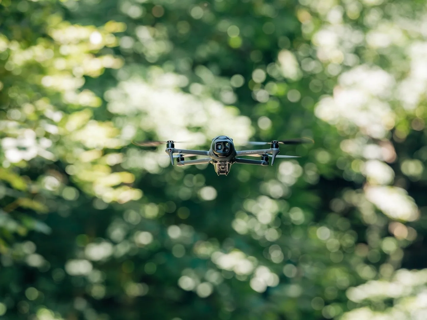 &Auml; n&ouml;ie Erfahrugsbricht isch online zur DJI Mavic 4 Pro - Link ir Bio odr eifach im Browser ufd Foto Zumstein Siite und obe ir Navi ufe Blog oder nach mir sueche ☺️ Viu Spass #fotozumstein #djimavic4pro