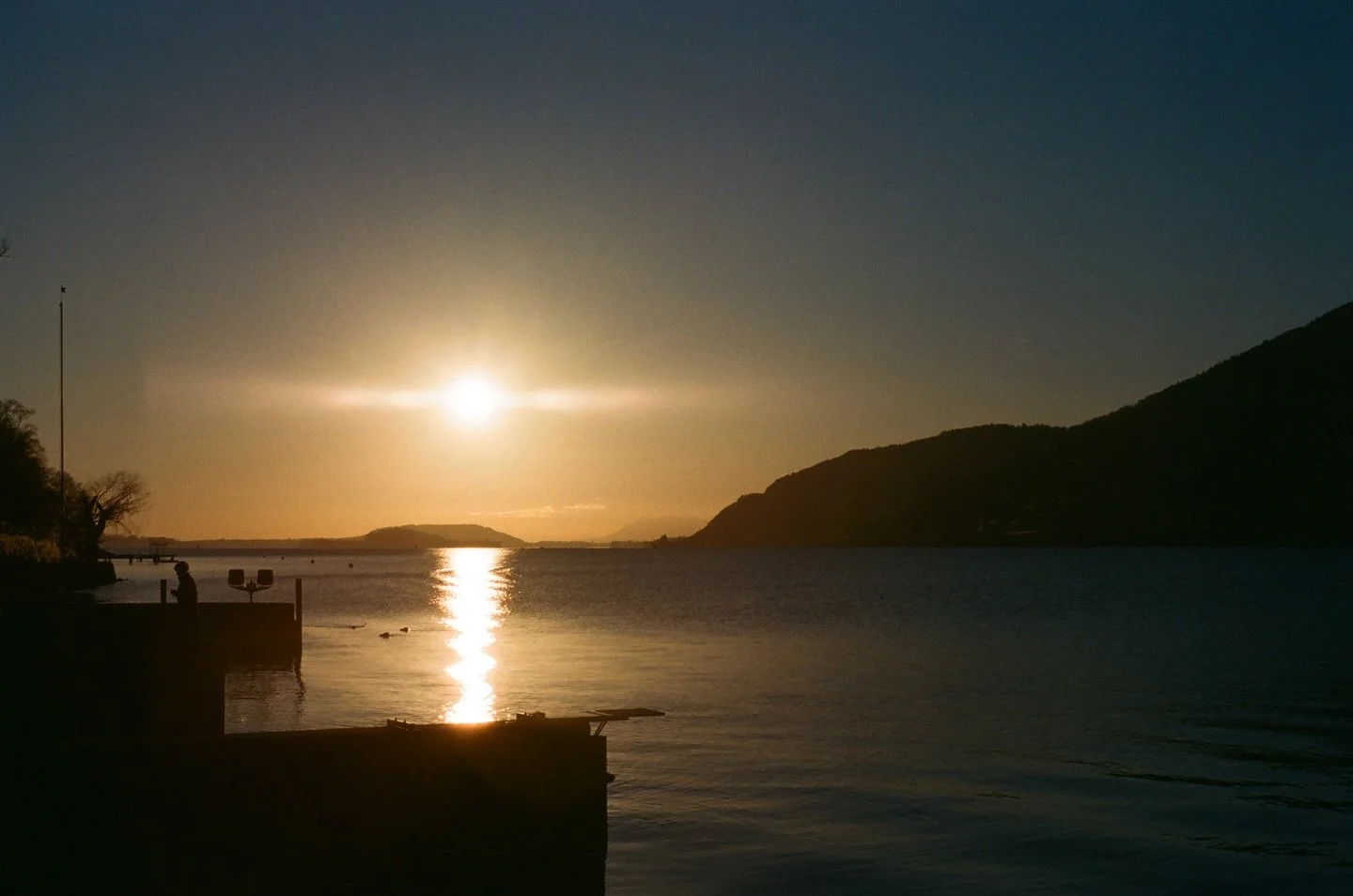 Biel im Januar mit dr Leica M-P und em 50mm Summilux Re-issue. Film mal wider nid notiert, m&uuml;sst aber &auml; Portra400 sii ☺️ #leicamp #analogfilm #bielersee