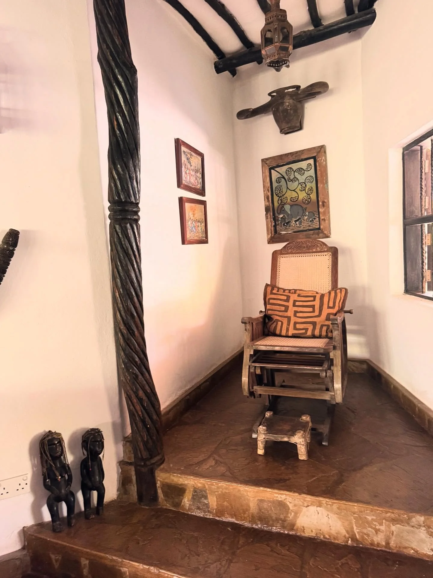 💙 favorite little corners #kinondokwetu #barefootluxury #beachlife #kenya #galubeach #dianibeach #homeawayfromhome #beachlodge #bushandbeach