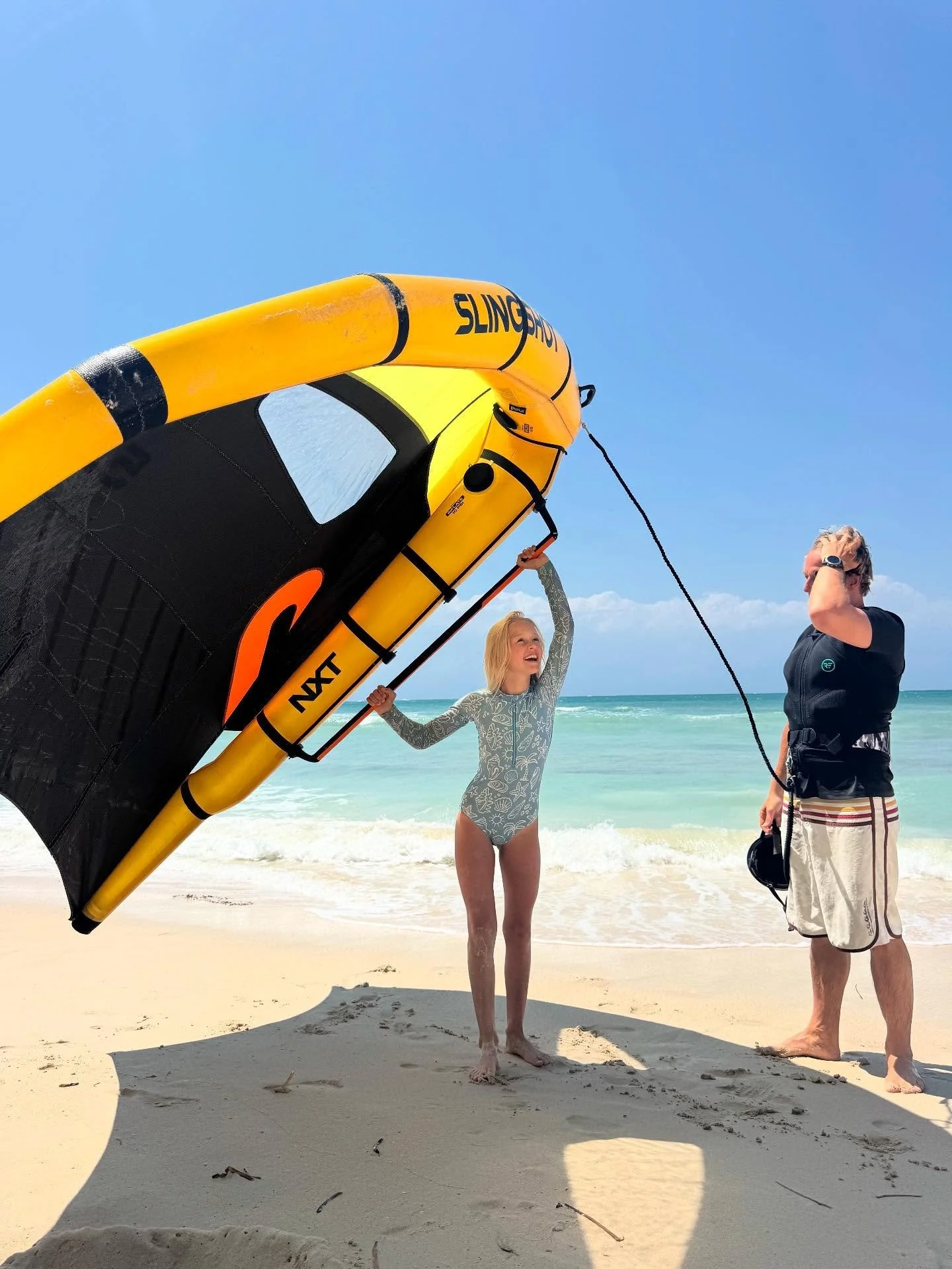 💙 Strong winds today! charlie Testing out the wing! Time to get her started #wingfoil #kenya #kinondokwetu #barefootluxury #beachlodge #bushandbeach #indianocean