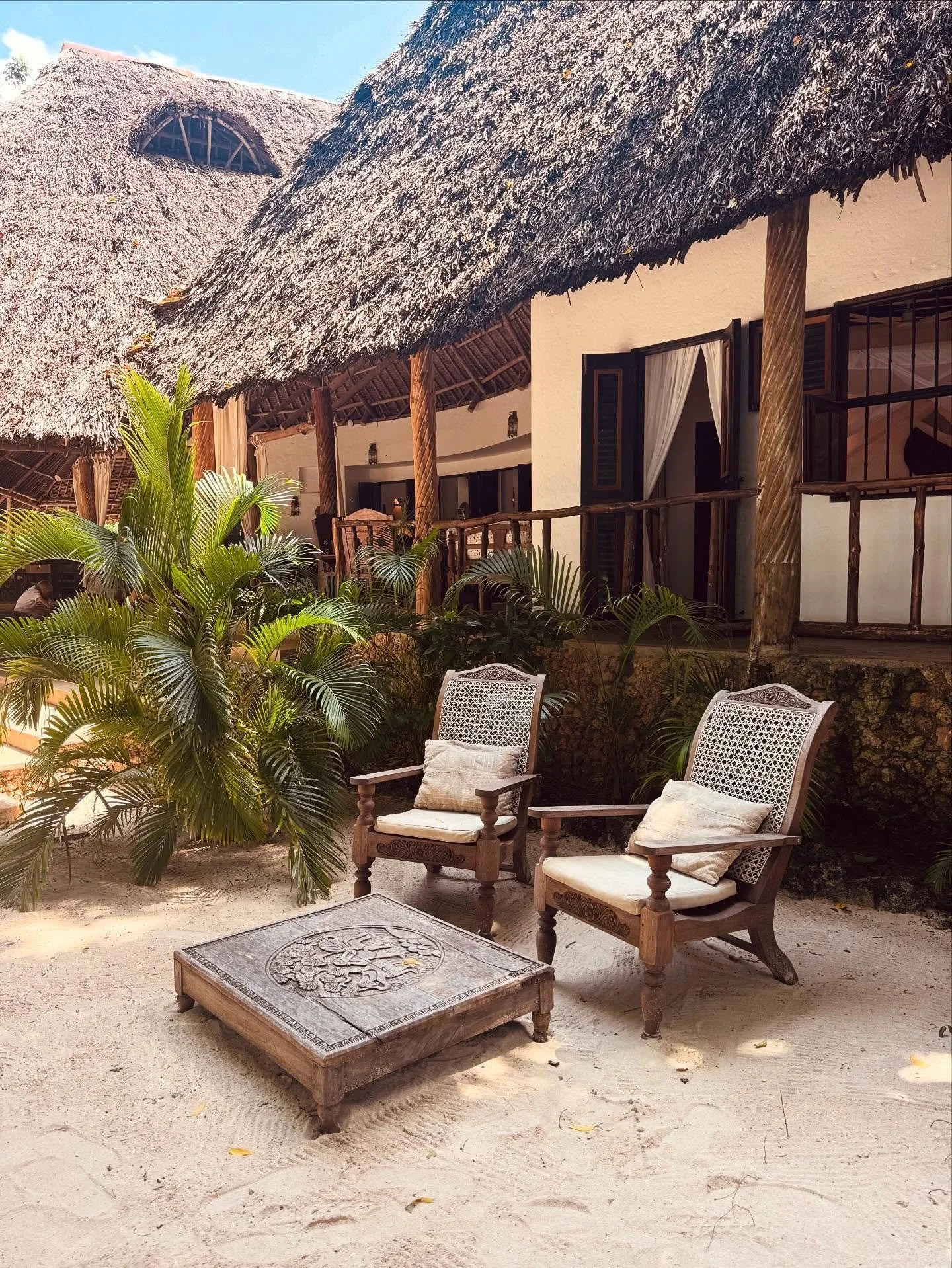 💙 Monday Morning coffee here #kinondokwetu #homeswayfromhome #barefootluxury #kenya #magicalkenya #visitkenya #dianibeach #galubeach #bushandbeach #beachlodge