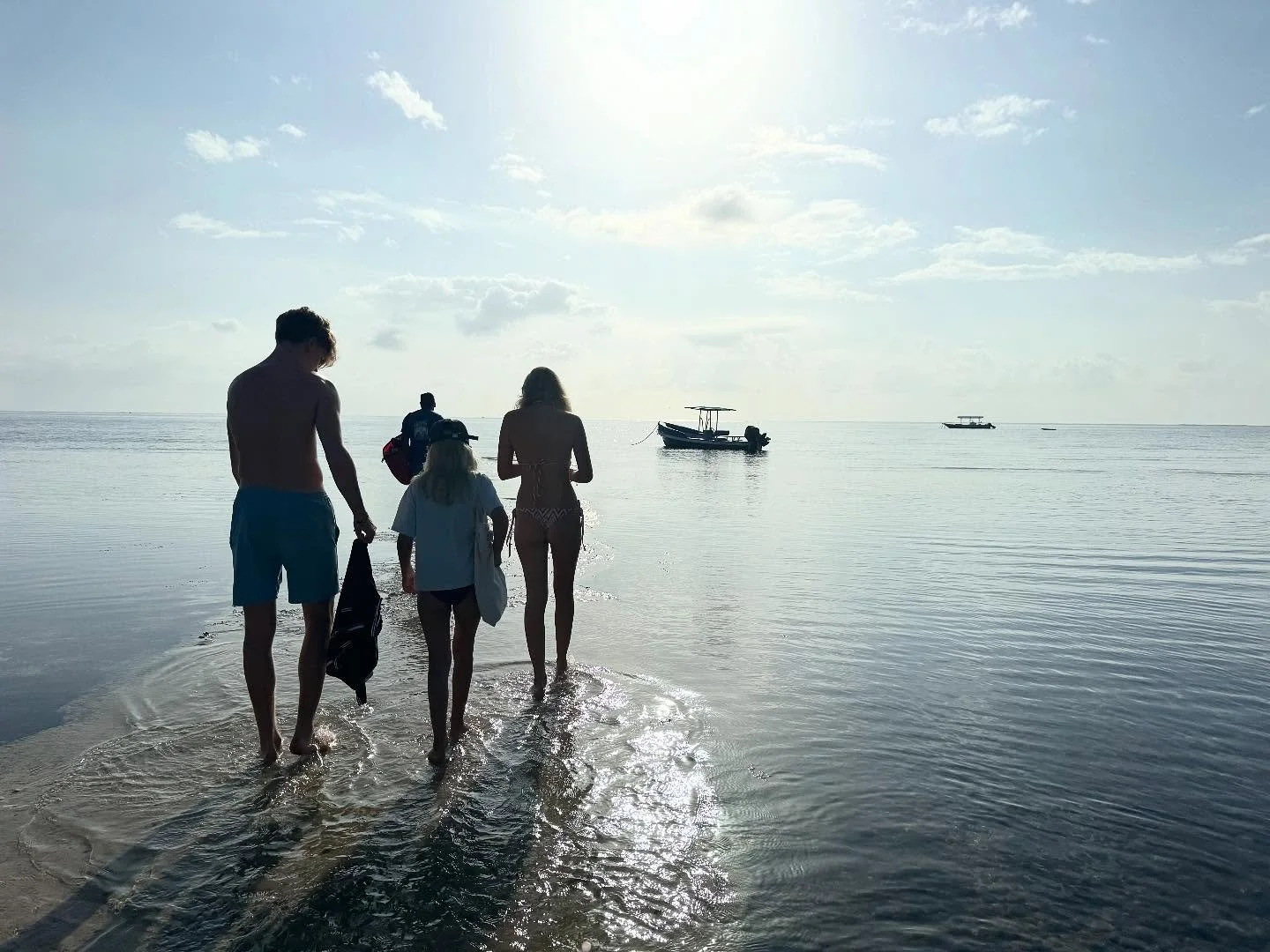 Best mornings start on the ocean 💙 heading out at lowtide to get closer to the corals for snorkling #kinondokwetu #homeawayfromhome #barefootluxury #beachlife #bushandbeach #kenya #dianibeach #galubeach #luxurytravel #travelwithapurpose #bucketlistd