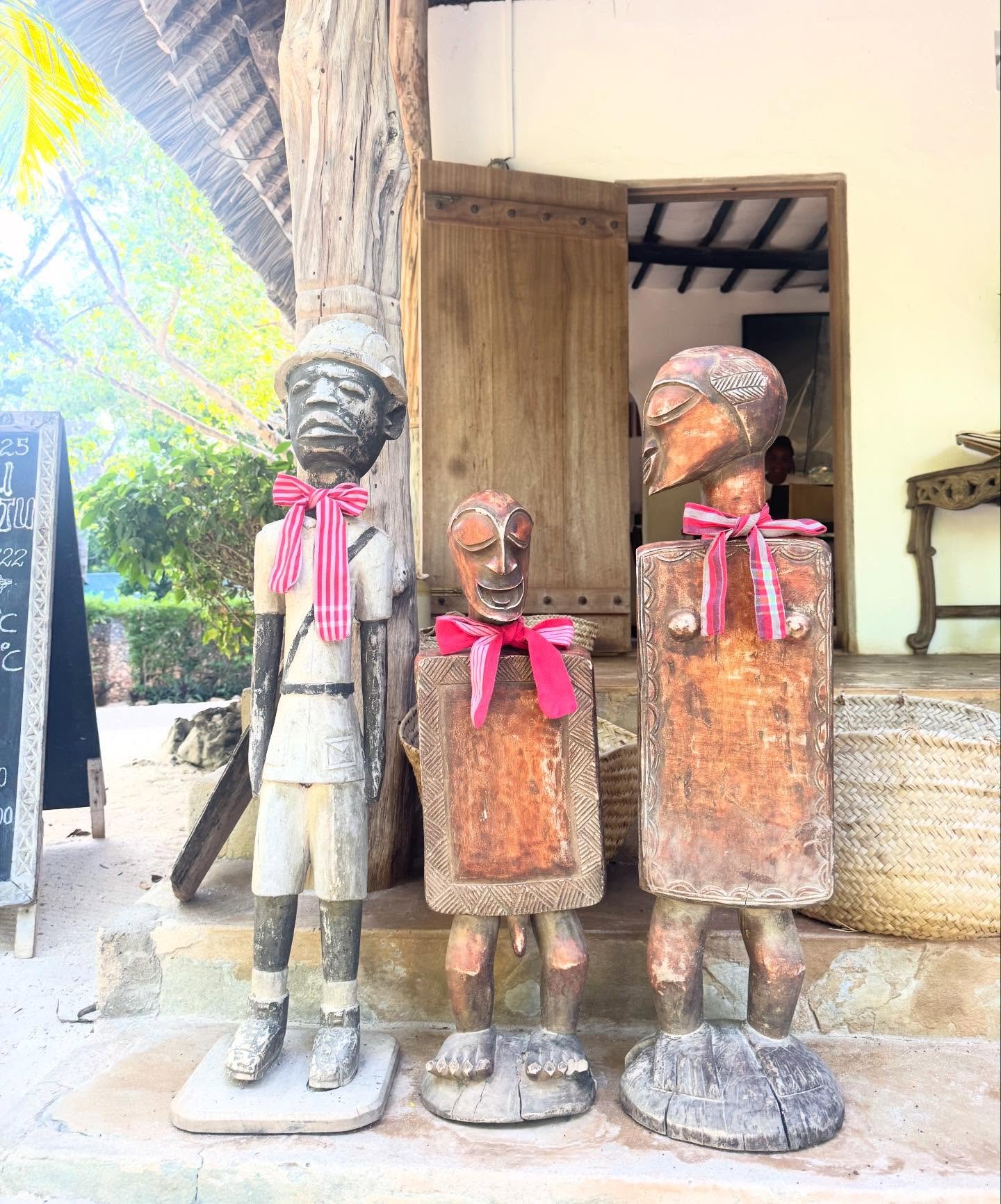 💙 everyone getting dressed for Christmas #kinondokwetu #kenya #barefootluxury #homeawayfromhome #beachlodge