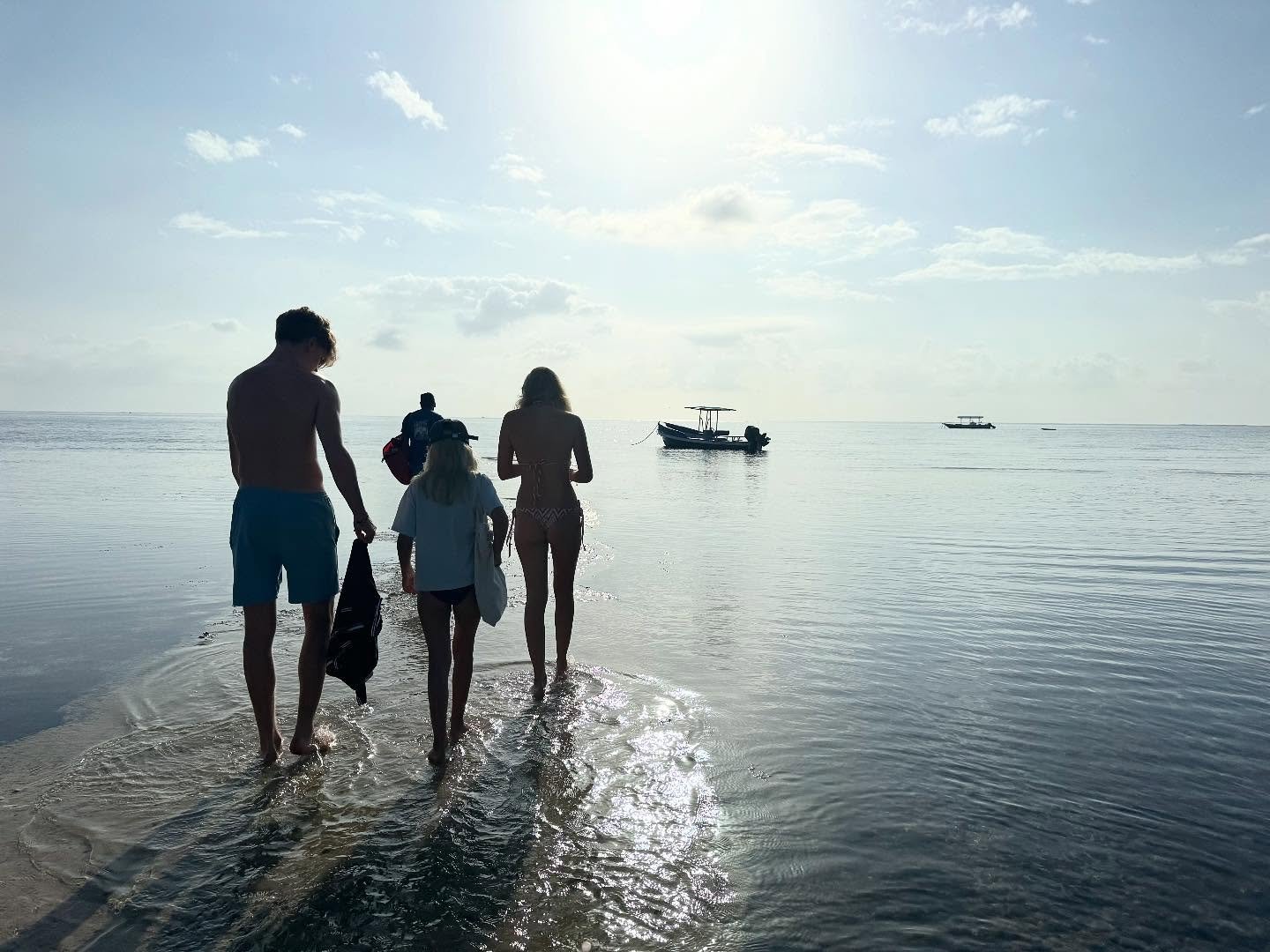 Best mornings start on the ocean 💙 heading out at lowtide to get closer to the corals for snorkling #kinondokwetu #homeawayfromhome #barefootluxury #beachlife #bushandbeach #kenya #dianibeach #galubeach #luxurytravel #travelwithapurpose #bucketlistd