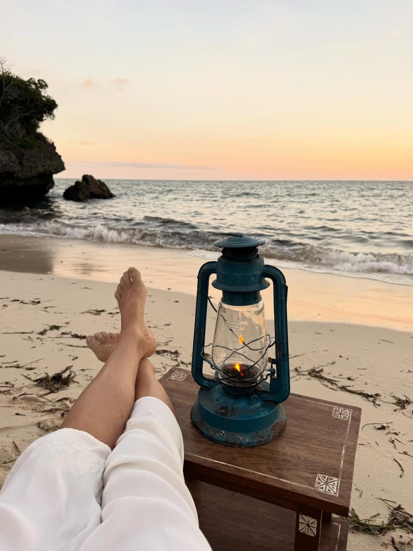 💙 could be last beachbonfire for the season. Sucking it all in. Happy friday everyone #kinondokwetu #goldlist2026 
#barefootluxury #homeawayfromhome #beachlodge