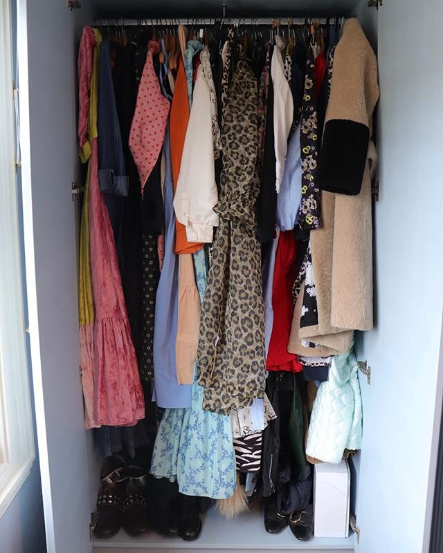 We spent a day with the wonderful Laura Jackson helping her make sense of her wardrobe.
Swipe to see the end result!