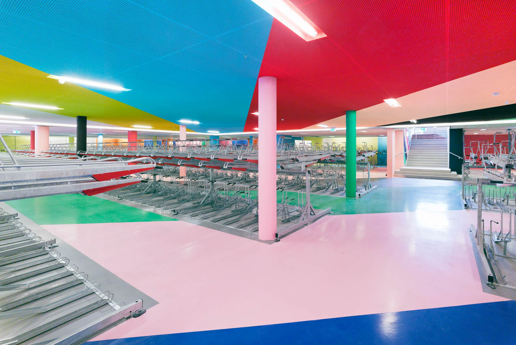 Jan van der Ploeg, WALL PAINTING No.390, Talia, 2014, 300 cm. x 29000 cm., 3800m2 (floor), 631m2 (ceiling), acrylic on wall, Fietstransferium SSGN / Doornroosje, Nijmegen, The Netherlands