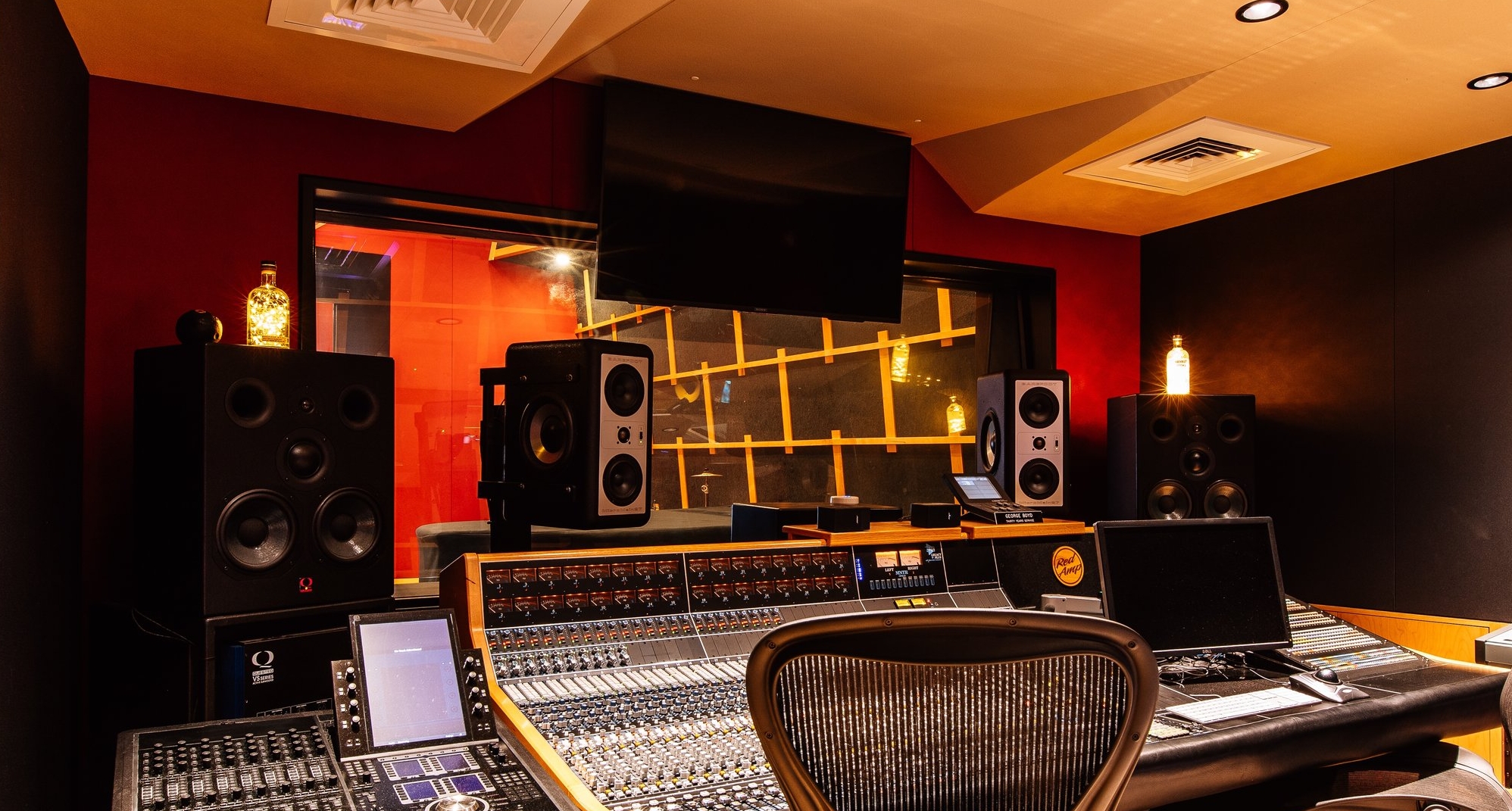 RedAmpAudio-Interiors-2_10.1MB..jpg