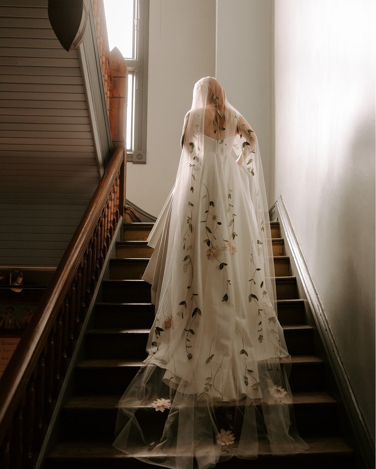 Planning on having a long train on your wedding gown? We've got the perfect staircases to help you show it off just right! 

Photo by Santiago Murillo Photography