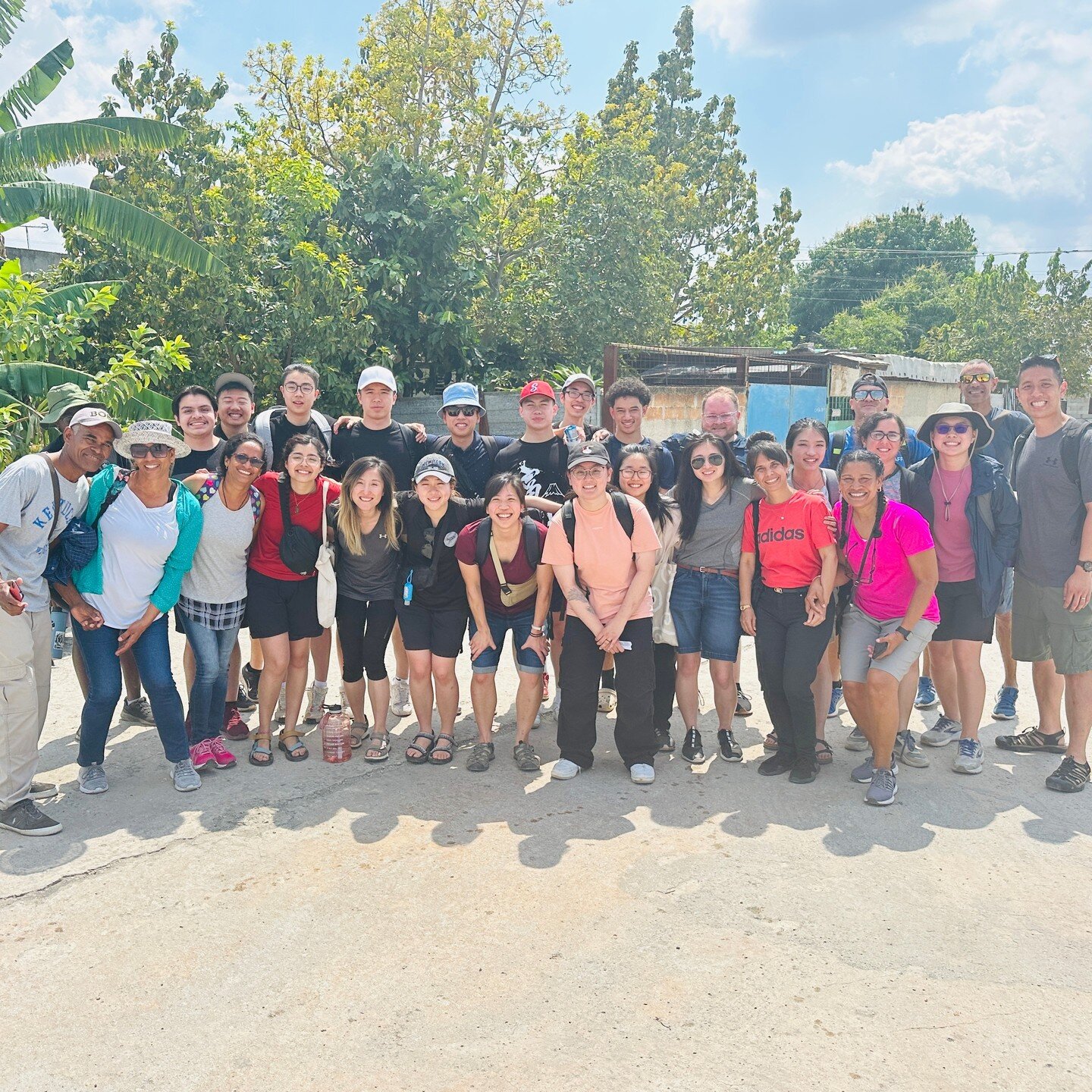 🇨🇺 grateful for the chance to distribute filters for clean water and share the gospel in Cuba this spring break! thanks @filterofhope for making all this possible!

praise the Lord for all that we've been able to experience in the short few days &a