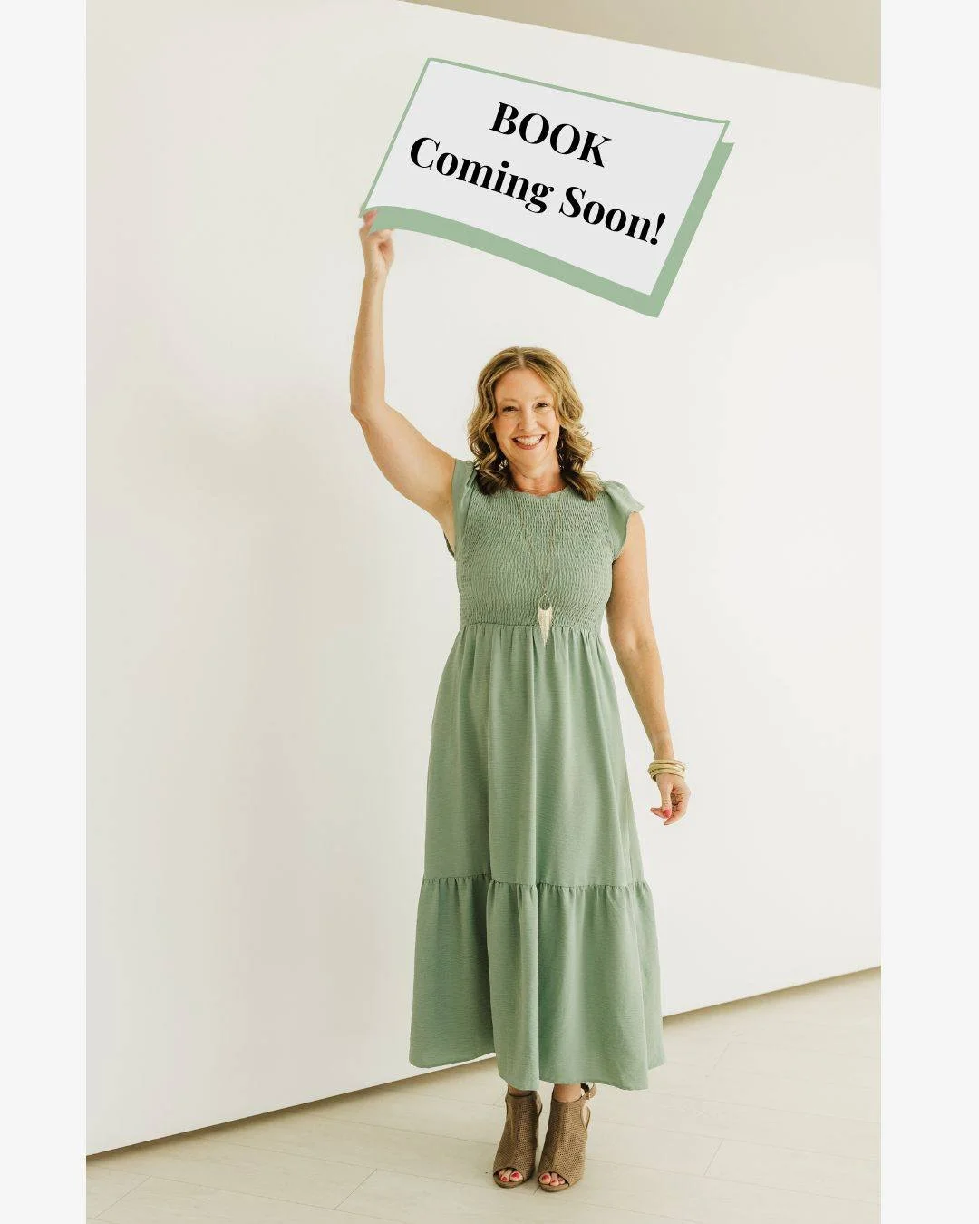 I&rsquo;ve been holding this close to my heart for a while&hellip;

And now I finally get to share it! I signed a book deal with @turnerpub . My debut relationship book will be out this time next year. 📚✨

There were moments I questioned whether thi