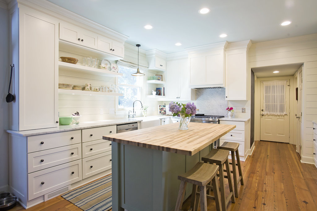 MODERN FARMHOUSE KITCHEN