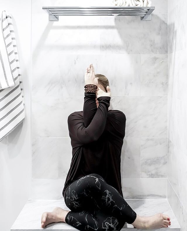 Take time to find your #zen. And if it happens to be within a beautifully redesigned bathroom with marble tile, so be it!⁠
#weekendmode⁠
⁠
Tile: @carraramarble 
Accessories: @restoration.hardware 
Yoga pants- @fabletics