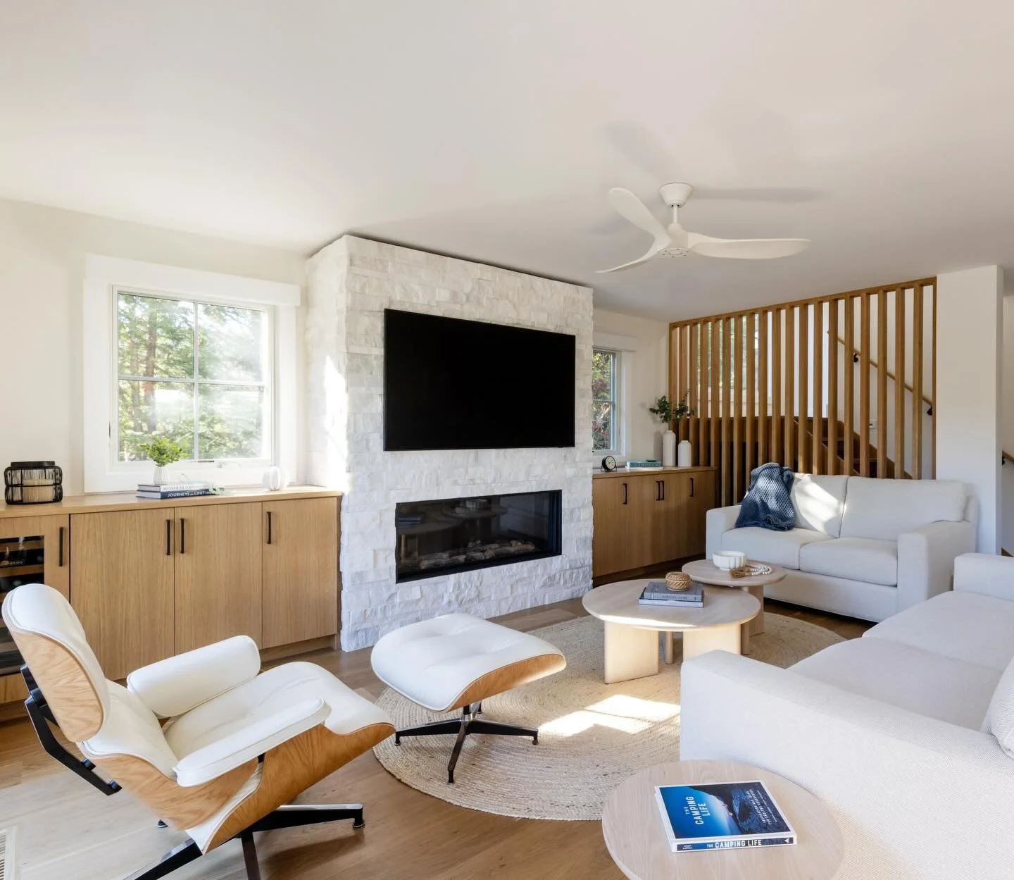 Dream home alert! 🚨 Our Amagansett Beach House was designed to not only be stunningly beautiful, but also to truly function. It proves you never have to sacrifice style for storage and utility. What&rsquo;s your favorite detail?
📸: @linseyslens_